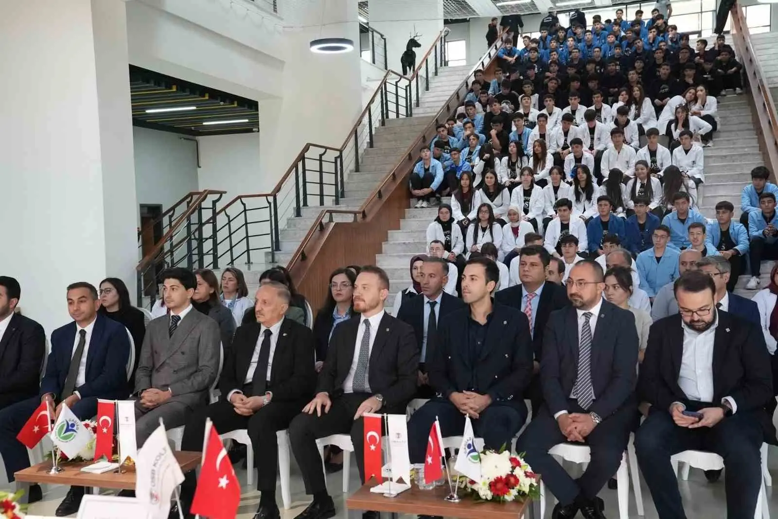 ÖZEL GAZİANTEP OSB MESLEK LİSESİ VE GAZİANTEP GENÇ İŞ İNSANLARI DERNEĞİ (GAGİAD), MESLEKİ EĞİTİM ALANINDA ÖNEMLİ BİR İŞBİRLİĞİ PROTOKOLÜNE İMZA ATTI.