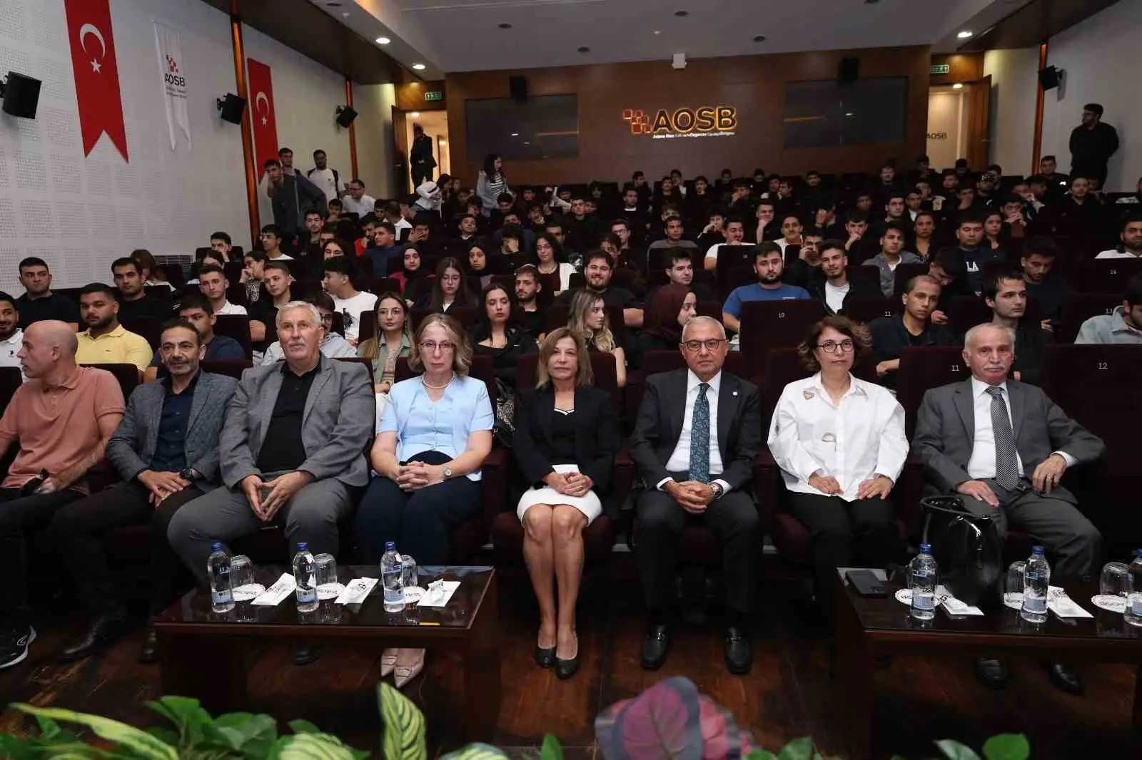 ADANA HACI SABANCI ORGANİZE SANAYİ BÖLGESİ (AOSB) İLE ÇUKUROVA ÜNİVERSİTESİ AOSB TEKNİK BİLİMLER MESLEK YÜKSEKOKULU İŞ BİRLİĞİNDE, YENİ EĞİTİM-ÖĞRETİM YILI DOLAYISIYLA ÖĞRENCİLERE YÖNELİK TANIŞMA TOPLANTISI DÜZENLENDİ.