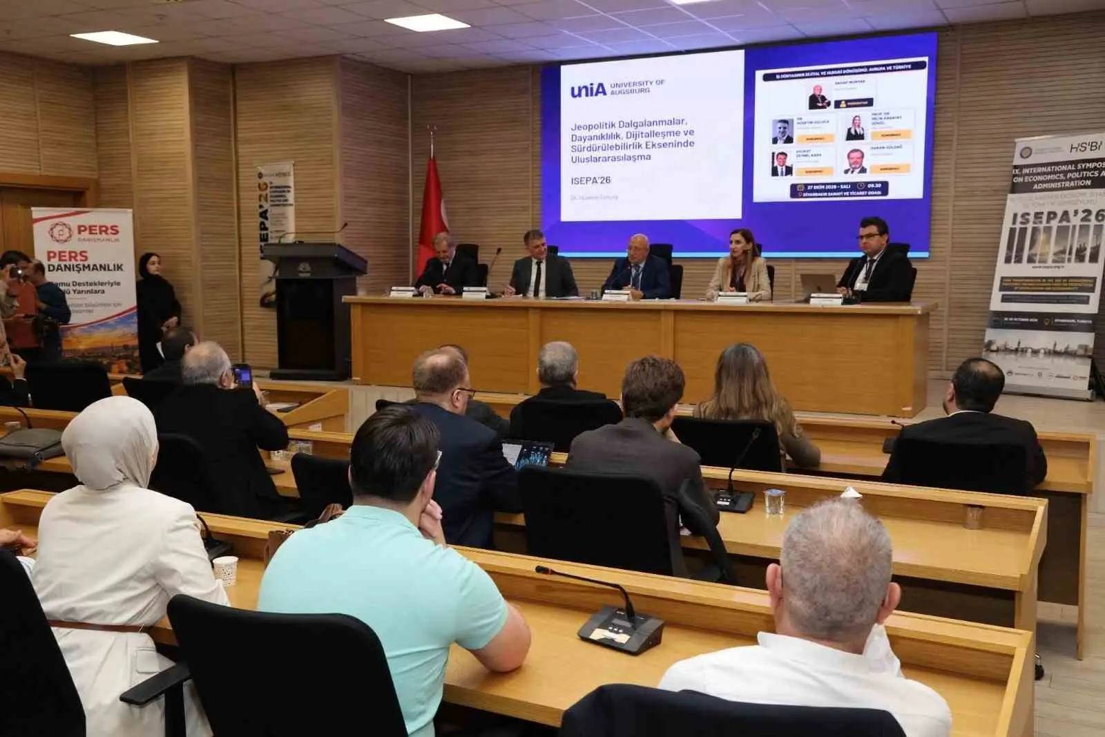 DİYARBAKIR TİCARET VE SANAYİ ODASI (DTSO), DİCLE ÜNİVERSİTESİ, DİYARBAKIR TİCARET BORSASI (DTB), DİYARBAKIR ORGANİZE SANAYİ BÖLGESİ (OSB), DOĞU VE GÜNEYDOĞU SANAYİCİ VE İŞ İNSANLARI DERNEKLERİ FEDERASYONU (DOGÜNSİFED) VE EKONOMİ GAZETESİ İŞ BİRLİĞİYLE DÜZENLENEN 9. ULUSLARARASI EKONOMİ, SİYASET VE YÖNETİM SEMPOZYUMU (ISEPA’26), AKADEMİSYENLERİ, ARAŞTIRMACILARI VE İŞ DÜNYASI TEMSİLCİLERİNİ DTSO’DA BİR ARAYA GETİRDİ.