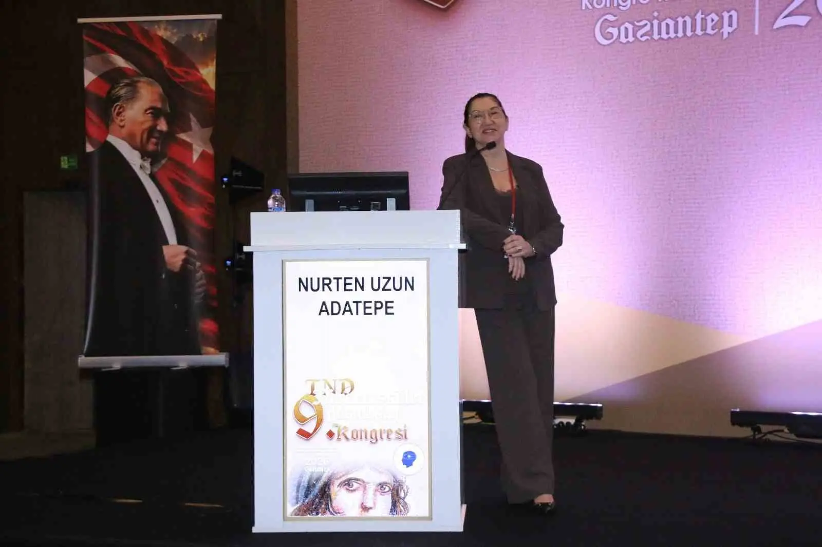 TÜRK NÖROLOJİ DERNEĞİ NÖROMUSKÜLER HASTALIKLAR BİLİMSEL ÇALIŞMA GRUBU TARAFINDAN DÜZENLENEN VE 15-18 EKİM 2026 TARİHLERİ ARASINDA GAZİANTEP’DE GERÇEKLEŞTİRİLEN TND 9. NÖROMUSKÜLER HASTALIKLAR KONGRESİ BAŞARIYLA TAMAMLANDI. KONGREDE, NÖROMUSKÜLER HASTALIKLAR İLE İLGİLİ YENİLİKÇİ TEDAVİ YAKLAŞIMLARI VE BİLİMSEL İLERLEMELERİ DEĞERLENDİRİLDİ.