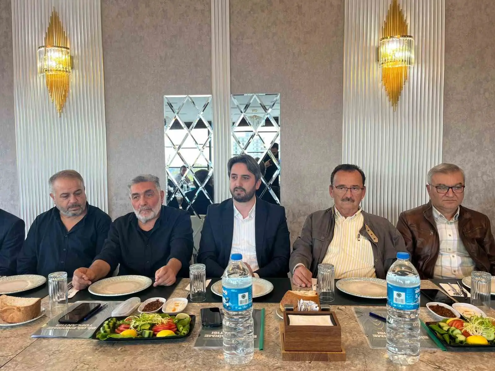 SAMSUN’DA CERRAHİ ALET VE TIBBİ CİHAZ ÜRETİCİLERİNİ ORTAK BİR ÇATI ALTINDA BULUŞTURMAYI HEDEFLEYEN TIBBİ ALET ÜRETİCİLERİ YAPI KOOPERATİFİ, KURULMASI PLANLANAN MEDİKAL SANAYİ SİTESİ İÇİN ÇALIŞMALARINI SÜRDÜRÜYOR. BU KAPSAMDA CANİK MEŞE TESİSLERİ’NDE DÜZENLENEN BİLGİLENDİRME TOPLANTISINDA, FİRMALARIN İŞ YERİ ALANI VE ALTYAPI İHTİYAÇLARI ELE ALINDI.