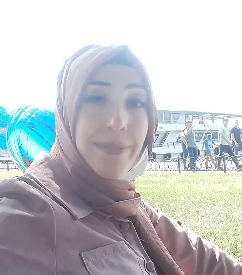 İSTANBUL'UN GAZİOSMANPAŞA İLÇESİNDE OKULDAN ALDIĞI 2 ÇOCUĞUYLA EVİNE YÜRÜYEN CANAN ERDOĞAN, KALDIRIMA ÇIKAN MİNİBÜSÜN ÜZERİNE DEVRİLMESİ SONUCU HAYATINI KAYBETTİ.