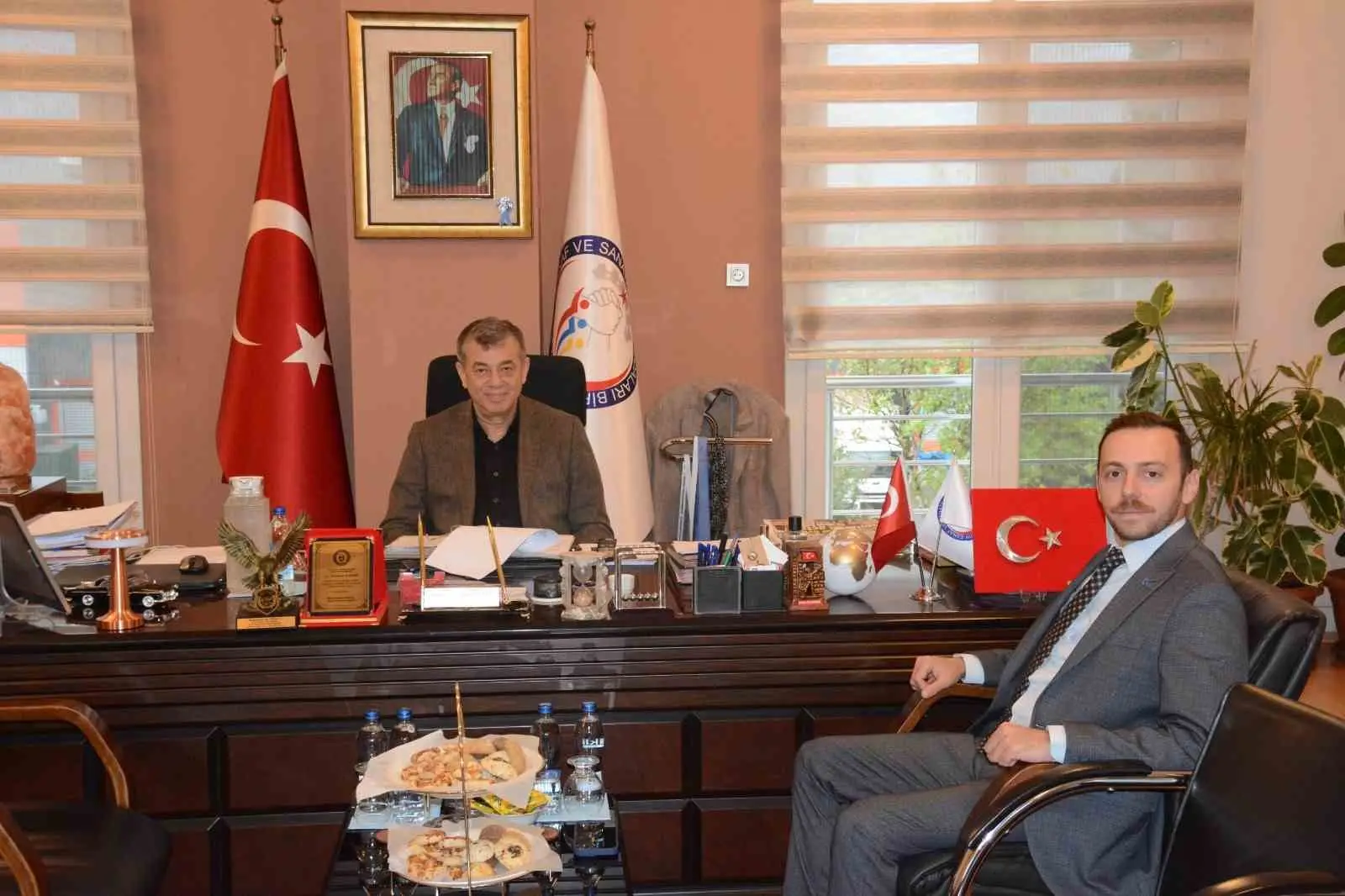 AYDIN ESNAF VE SANATKÂRLAR ODALARI BİRLİĞİ (AYESOB) BAŞKANI MUHAMMET ALİ KÜNKCÜ, HİZMET SEKTÖRÜNDE YENİ KURULAN İŞLETMELERE YÖNELİK KOSGEB DESTEKLERİNE DİKKAT ÇEKEREK ESNAF VE GİRİŞİMCİLERİ BAŞVURU ŞARTLARINI İNCELEMEYE DAVET ETTİ.
