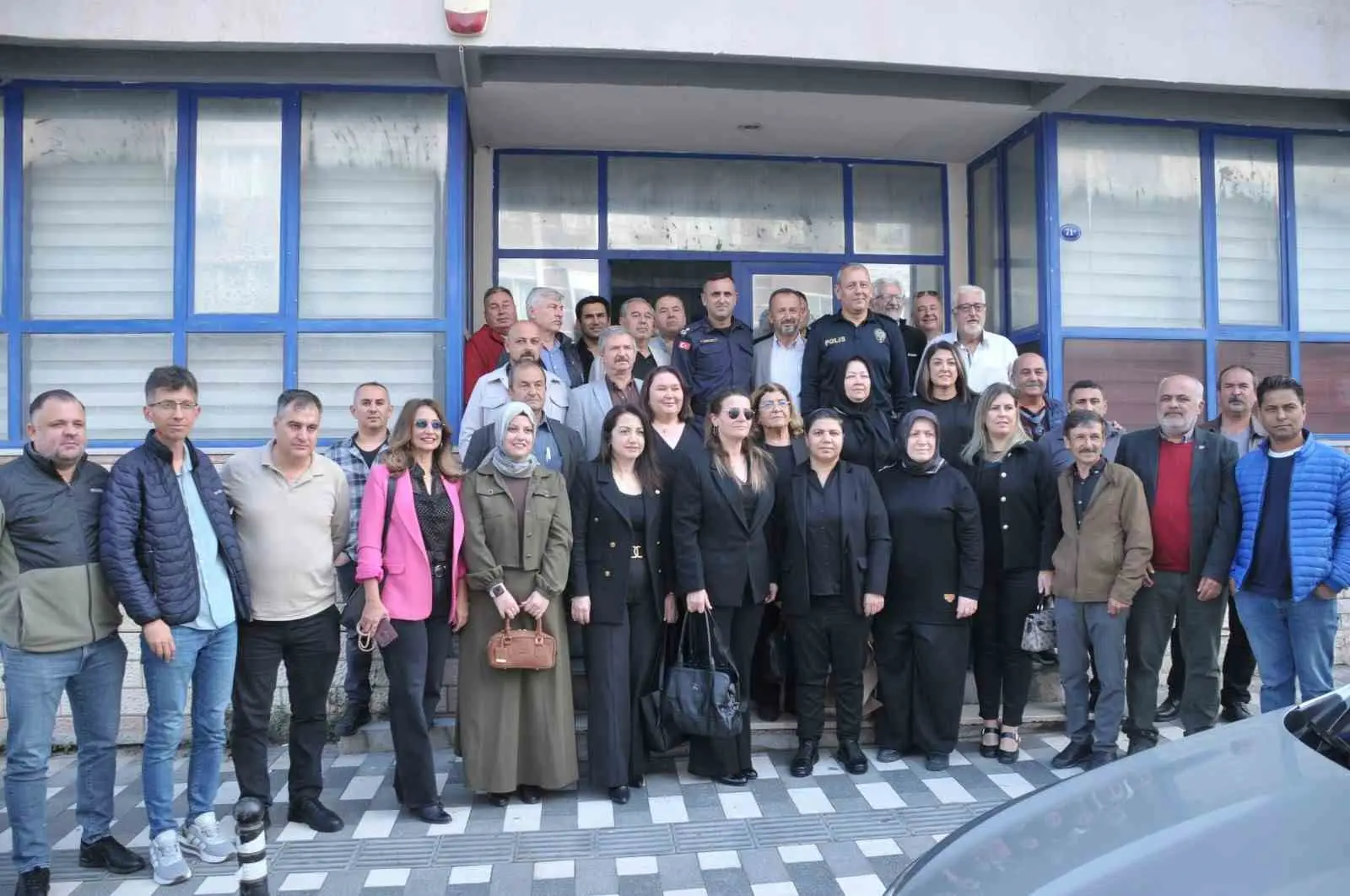 ALİAĞA İLÇE EMNİYET MÜDÜRLÜĞÜ, MAHALLE MUHTARLARI VE BASIN MENSUPLARIYLA KAHVALTI PROGRAMINDA BİR ARAYA GELDİ.