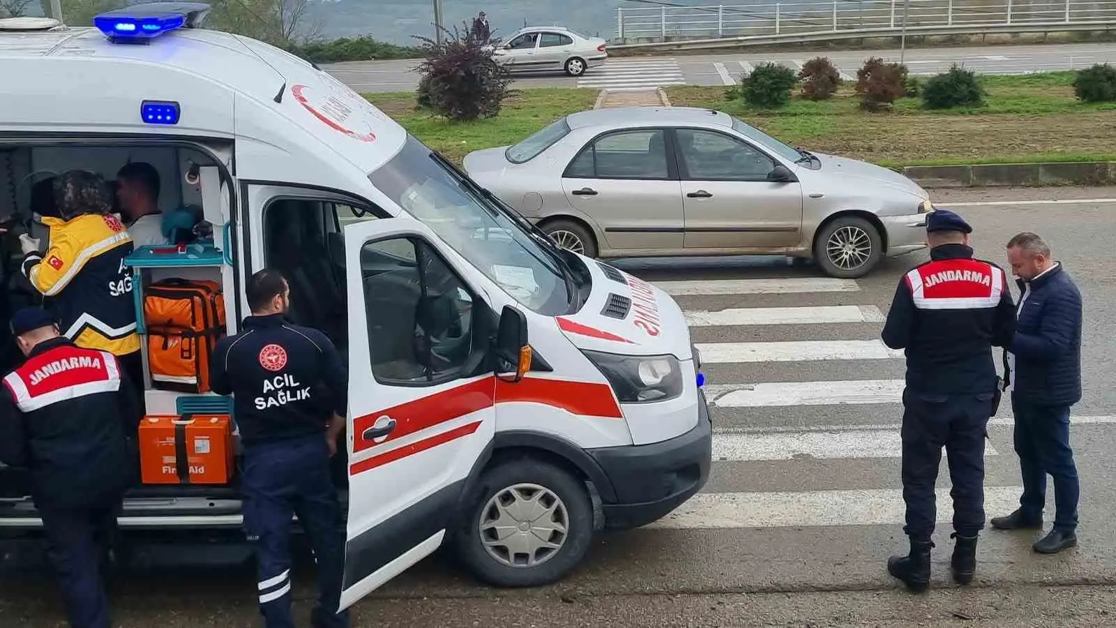 SİNOP’TA İKİ OTOMOBİLİN ÇARPIŞMASI SONUCU MEYDANA GELEN TRAFİK KAZASINDA, 1’İ BEBEK 5 KİŞİ YARALANDI.