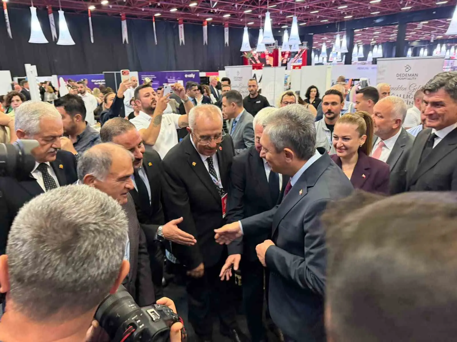 CİTTASLOW (SAKİN ŞEHİR) UNVANINA SAHİP DENİZLİ’NİN ÇAMELİ İLÇESİ, ANTALYA TURİZM FUARI (ATF 2026) KAPSAMINDA CİTTASLOW TÜRKİYE STANDINDA YERİNİ ALARAK İLÇENİN DOĞAL, KÜLTÜREL VE TURİSTİK DEĞERLERİNİ ZİYARETÇİLERLE BULUŞTURDU.