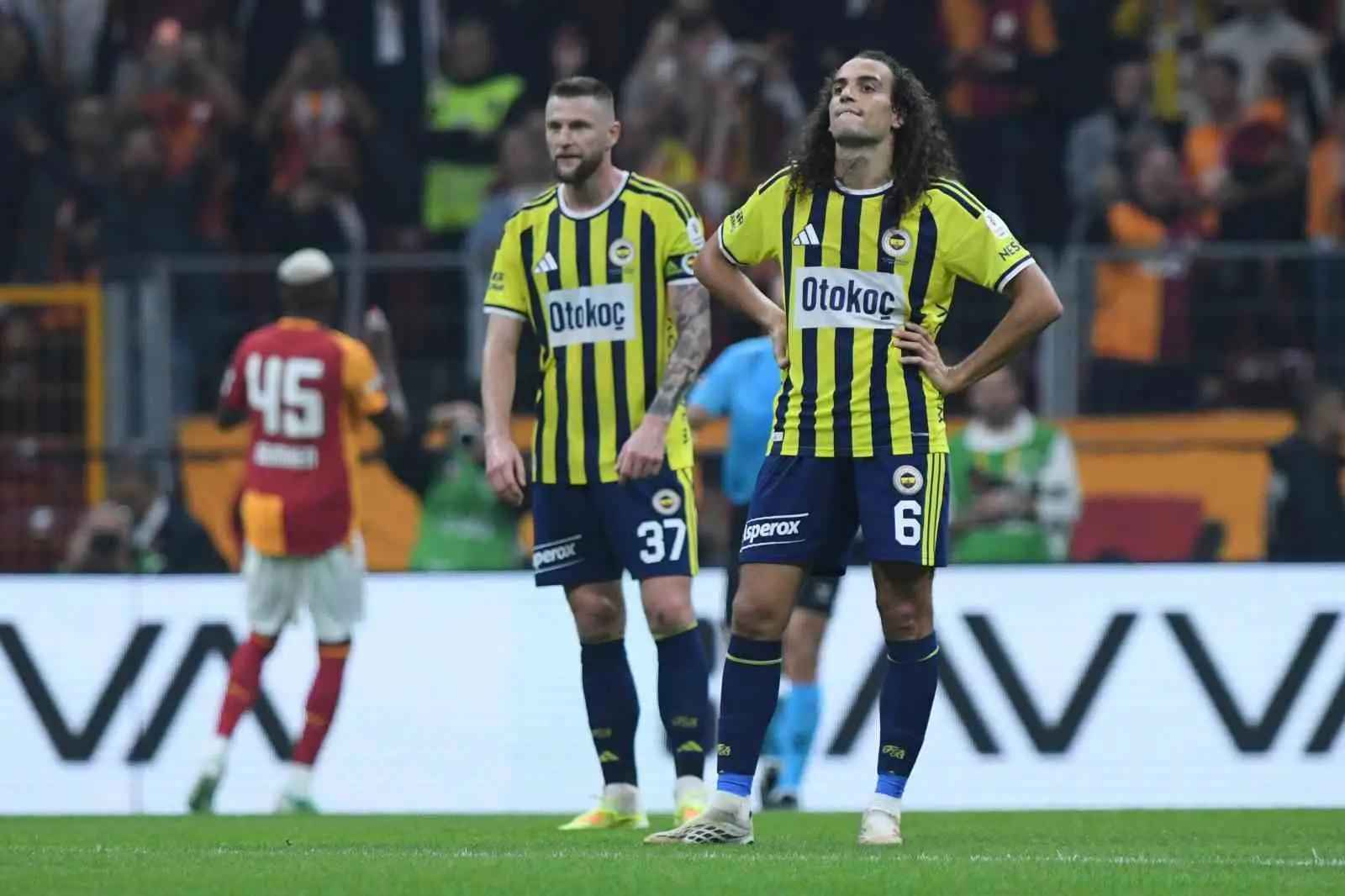 TRENDYOL SÜPER LİG'DE KONUK OLDUĞU GALATASARAY’A 2-1 MAĞLUP OLAN FENERBAHÇE’NİN 3 MAÇLIK GALİBİYET SERİSİ SONA ERDİ.