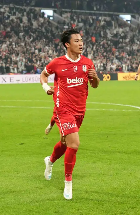 BEŞİKTAŞ’IN GÜNEY KORELİ FUTBOLCUSU HYEON-GYU OH, BU SEZON SÜPER LİG’DEKİ İLK GOLÜNÜ İSTANBUL BAŞAKŞEHİR AĞLARINA ATTI.