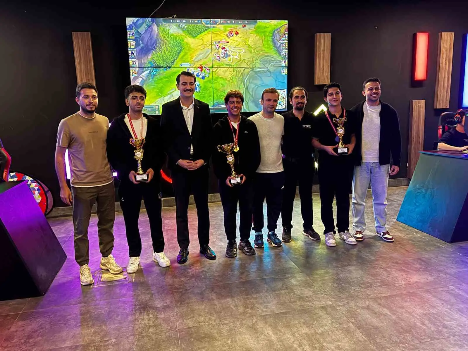 GKV ÖZEL LİSELERİ ÖĞRENCİLERİNDEN DİJİTAL SPORLARDA BÜYÜK BAŞARI