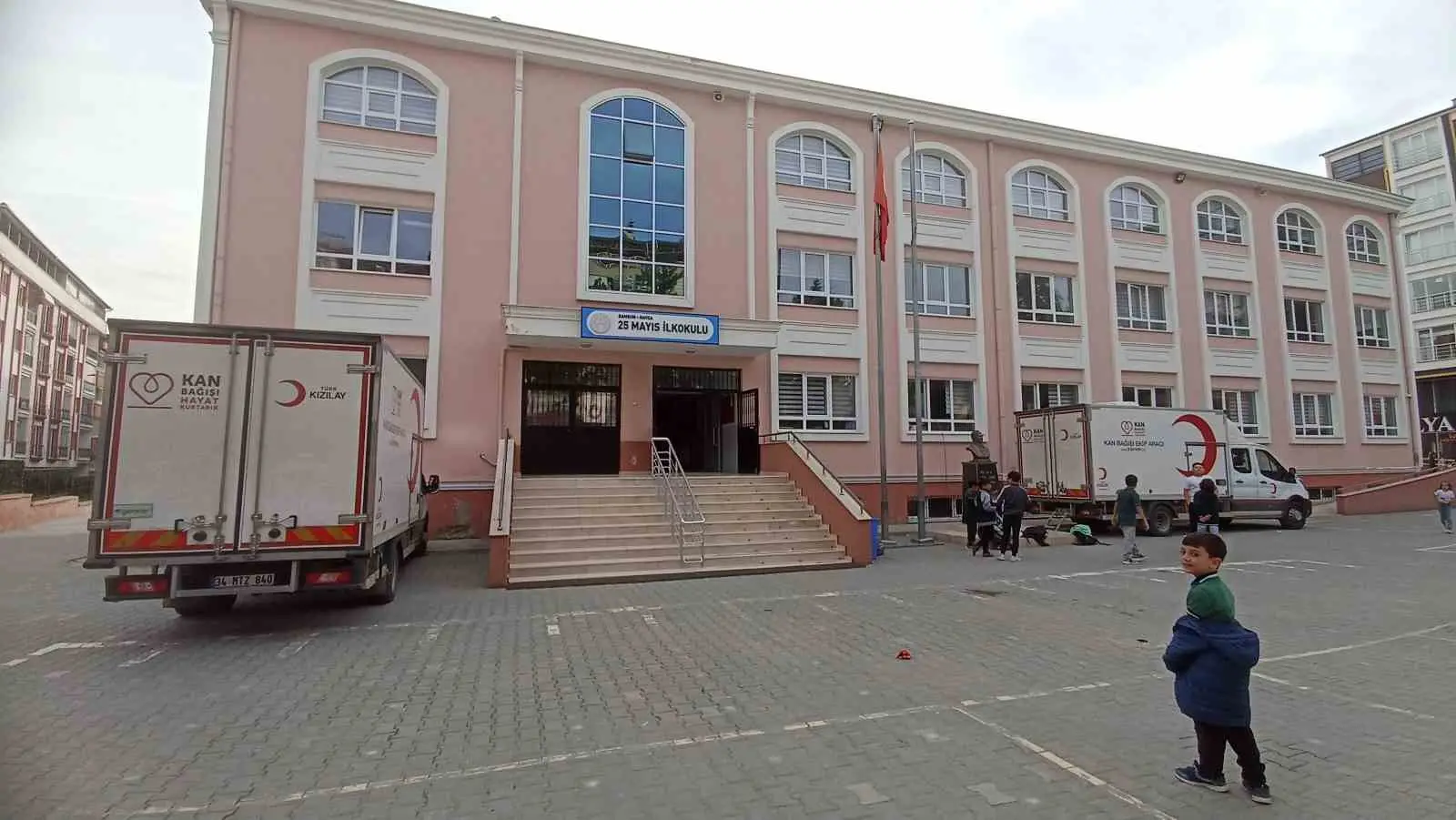 SAMSUN’UN HAVZA İLÇESİNDE TÜRK KIZILAY İLE 25 MAYIS İLKOKULU İŞ BİRLİĞİNDE DÜZENLENEN "OKULUMDA ‘KAN’PANYA VAR" ETKİNLİĞİNDE, ÖĞRETMEN VE VELİ KATILIMIYLA 60 ÜNİTE KAN BAĞIŞI TOPLANDI.