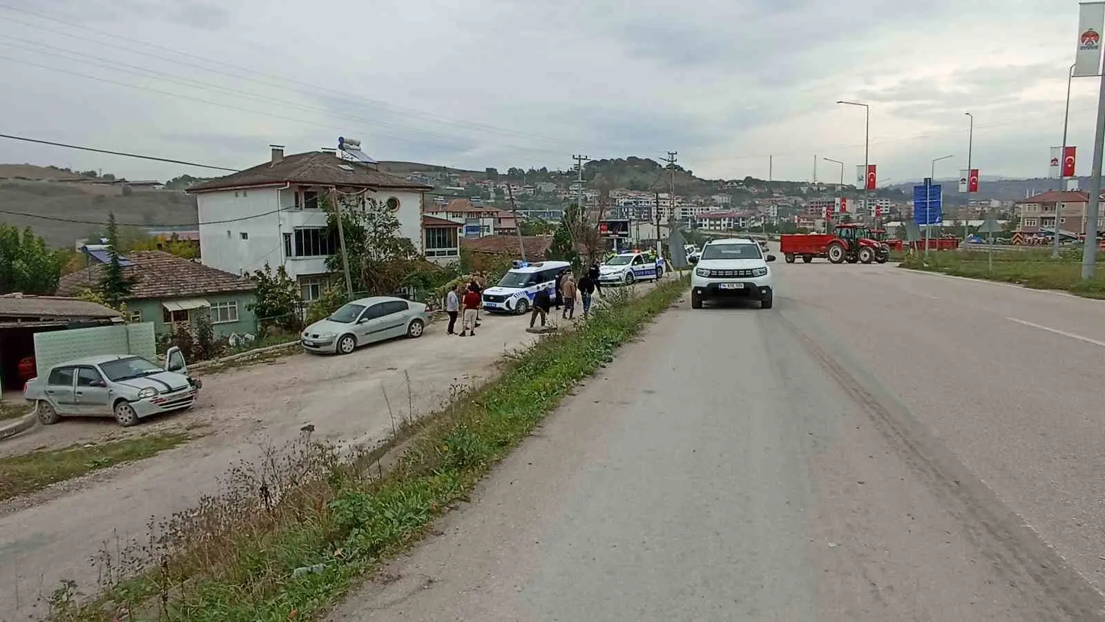 SAMSUN'UN HAVZA İLÇESİNDE İKİ OTOMOBİLİN KARIŞTIĞI TRAFİK KAZASINDA ANNE VE 3 YAŞINDAKİ ÇOCUĞU YARALANDI.
