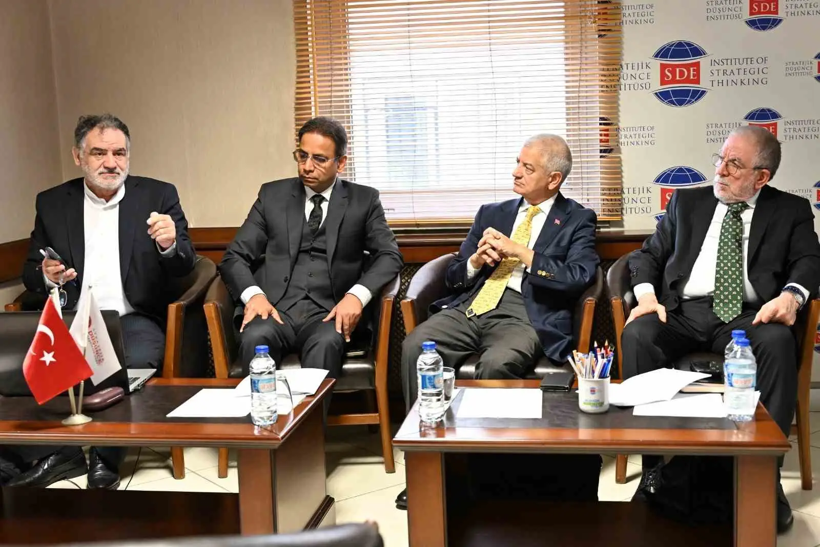 PAKİSTAN’IN ANKARA BÜYÜKELÇİLİĞİ, STRATEJİK DÜŞÜNCE ENSTİTÜSÜ (SDE) İŞ BİRLİĞİ İLE "İŞGALİN 79. YILINDA CAMMU-KEŞMİR MESELESİ" BAŞLIKLI BİR PANEL DÜZENLEDİ.