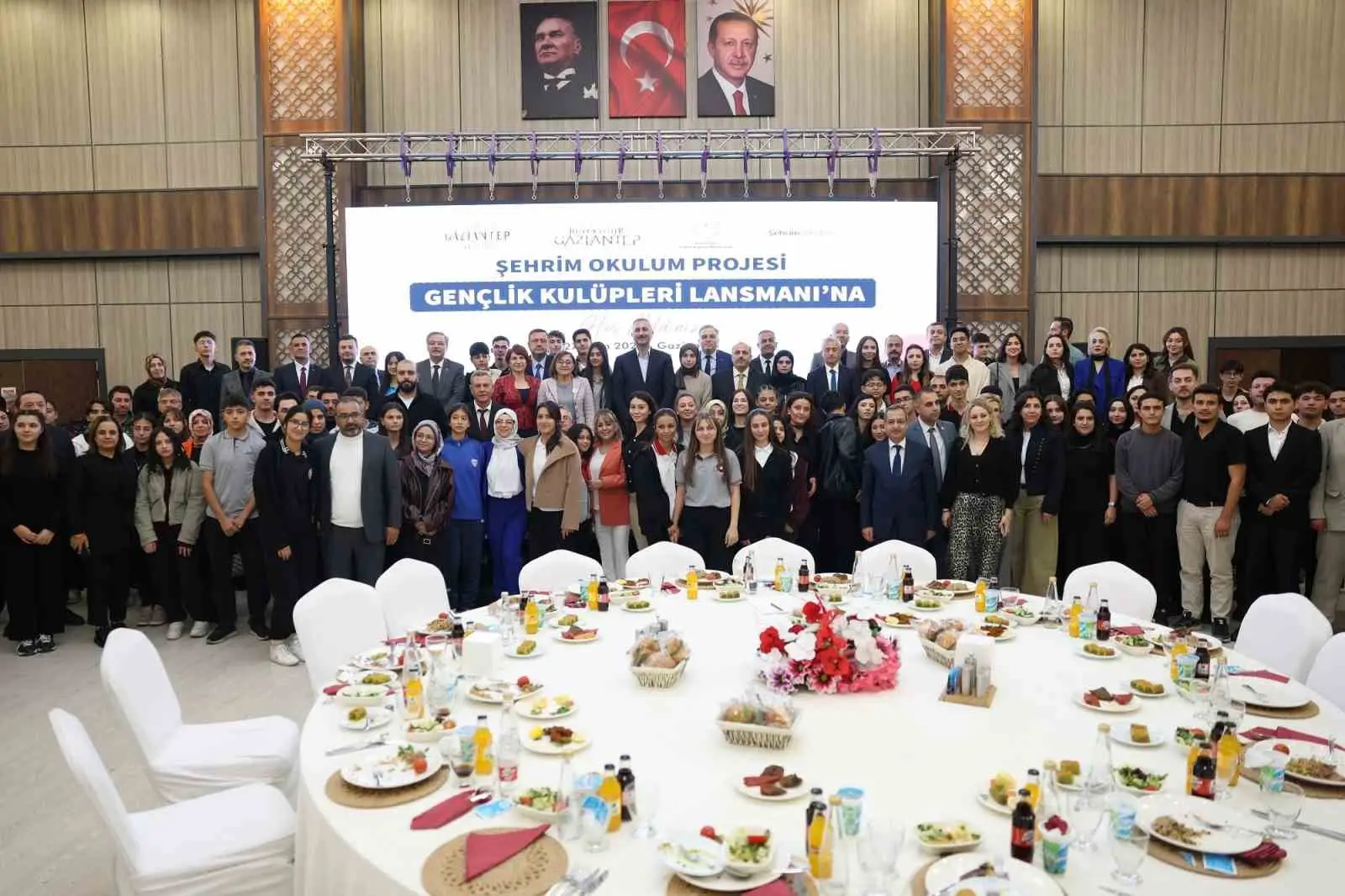 GAZİANTEP BÜYÜKŞEHİR BELEDİYESİ İLE GAZİANTEP İL MİLLİ EĞİTİM MÜDÜRLÜĞÜ İŞ BİRLİĞİNDE HAYATA GEÇİRİLEN ŞEHRİM OKULUM PROJESİ GENÇLİK KULÜPLERİ UYGULAMA MODELİ’NİN LANSMANI GERÇEKLEŞTİRİLDİ.