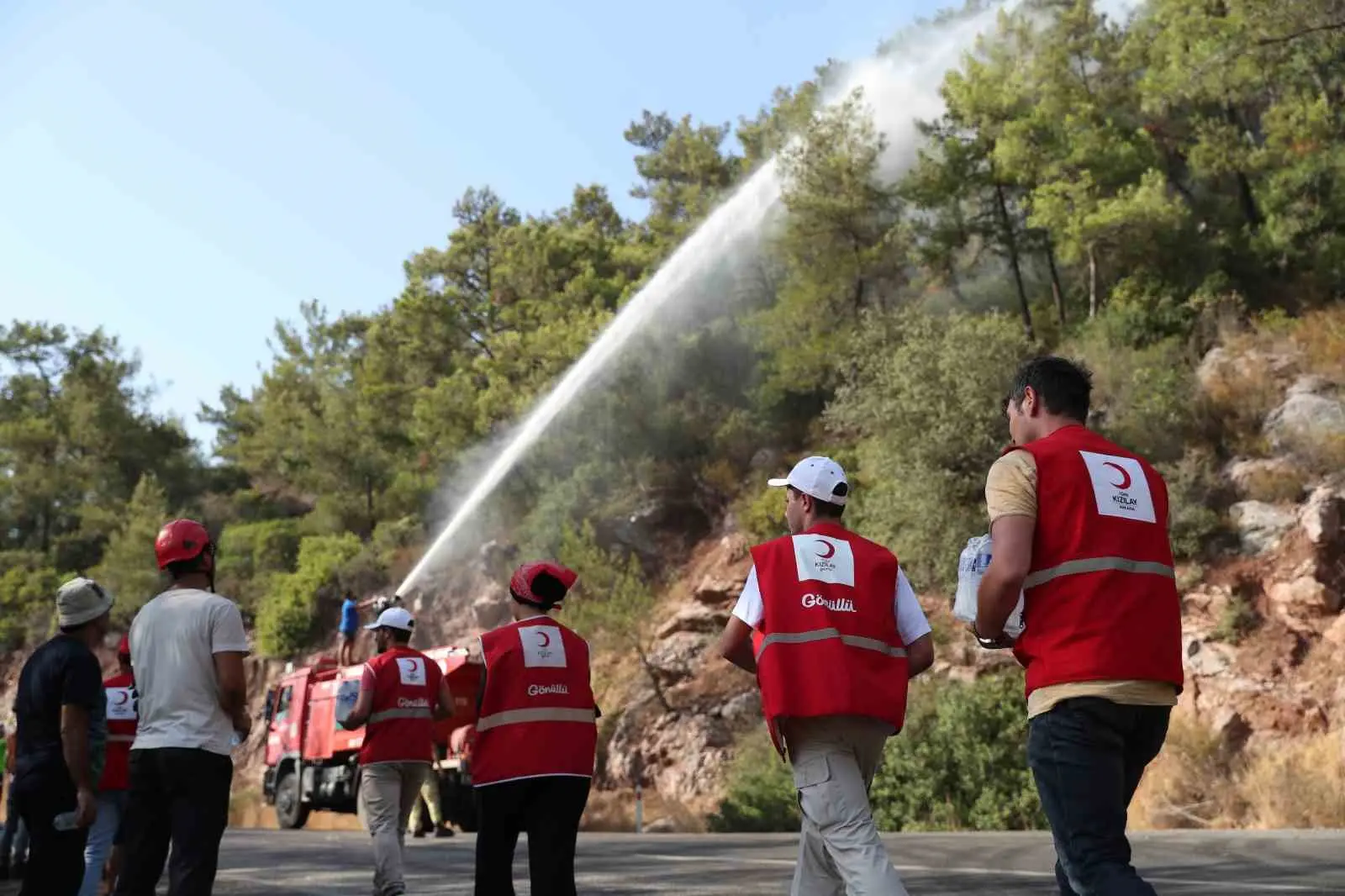 TÜRK KIZILAY’IN GÖNÜLLÜ SAYISI 500 BİNİ AŞTI. AFETLERE HAZIRLIKTAN TOPLUM HİZMETLERİNE KADAR 33 FARKLI ALANDA İYİLİĞE OMUZ VEREN GÖNÜLLÜLERİN YÜZDE 59,6’SINI 18-30 YAŞ ARASI GENÇLER, YÜZDE 63,5’İNİ İSE KADINLAR OLUŞTURUYOR.