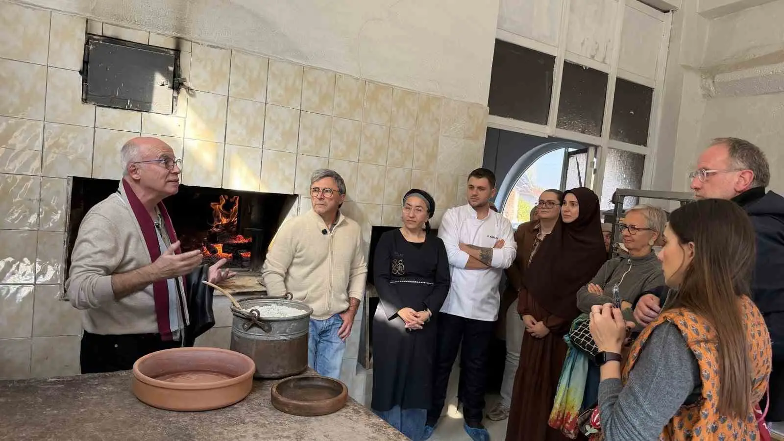 HİTİTLERDEN GÜNÜMÜZE UZANAN TAHIL VE EKMEK KÜLTÜRÜNÜN İNCELENDİĞİ PROGRAMDA, ÇORUM MUTFAĞININ ÖNE ÇIKAN LEZZETLERİ DE ULUSLARARASI KATILIMCILARLA BULUŞUYOR.