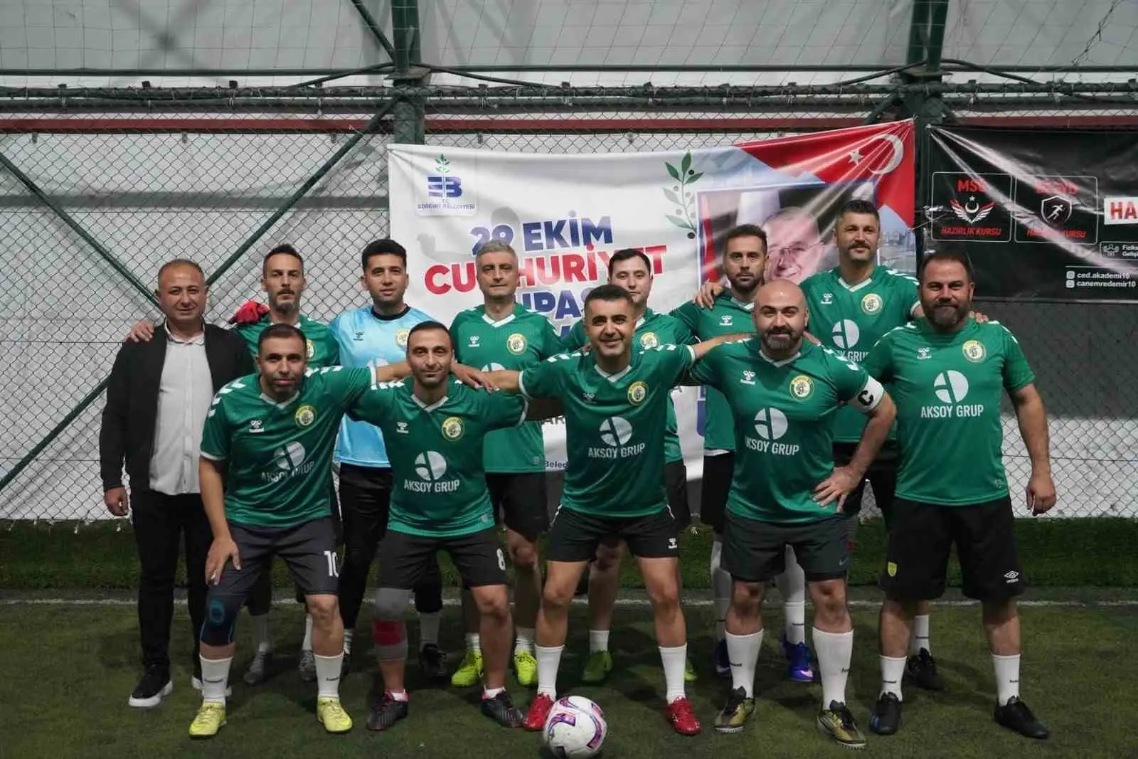 EDREMİT BELEDİYESİ TARAFINDAN 29 EKİM CUMHURİYET BAYRAMI ETKİNLİKLERİ KAPSAMINDA DÜZENLENEN GELENEKSEL CUMHURİYET KUPASI BİRİMLER ARASI HALI SAHA FUTBOL TURNUVASI’NI 9 EYLÜL FK KAZANDI.