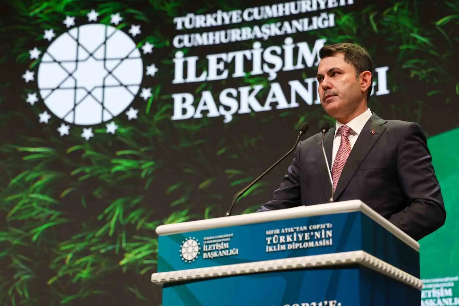 COP31 BAŞKANI VE ÇEVRE, ŞEHİRCİLİK VE İKLİM DEĞİŞİKLİĞİ BAKANI MURAT KURUM, ANTALYA'DA TÜRKİYE OLARAK BİR KEZ DAHA, KITALAR ARASINDA KÖPRÜ KURACAKLARINI, 85 LİDERİ, YAKLAŞIK 1,5 MİLYON MİSAFİRİ AĞIRLAYACAKLARINI İFADE EDEREK, "ÜLKEMİZİN BARIŞÇIL DİPLOMASİSİ COP31'E İLHAM OLACAK" DEDİ.