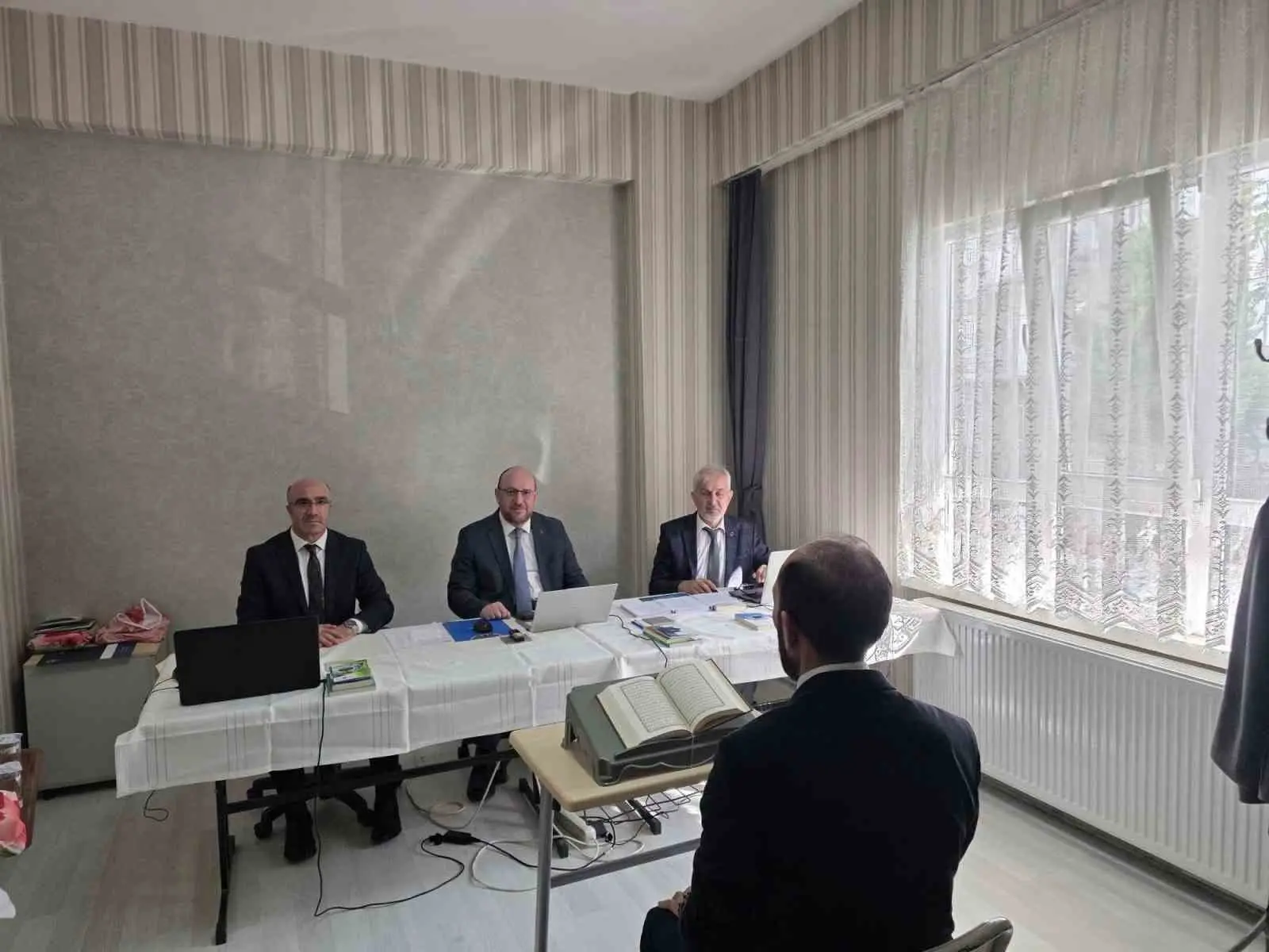 DİYANET İŞLERİ BAŞKANLIĞININ 2027 YILI HAC ORGANİZASYONU KAPSAMINDA GÖREVLENDİRİLECEK DİN GÖREVLİLERİ VE KADIN İRŞAT GÖREVLİLERİNİ BELİRLEMEK AMACIYLA AFYONKARAHİSAR’DA MÜLAKAT SINAVI GERÇEKLEŞTİRİLDİ.