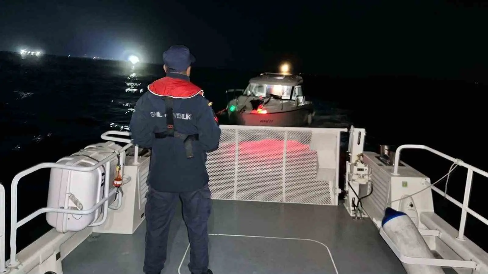 AYDIN’IN DİDİM İLÇESİ AÇIKLARINDA MOTOR ARIZASI NEDENİYLE SÜRÜKLENEN VE YARDIM TALEBİNDE BULUNAN ÖZEL TEKNEDEKİ 3 KİŞİ, SAHİL GÜVENLİK EKİPLERİ TARAFINDAN KURTARILARAK MARİNAYA ULAŞTIRILDI.