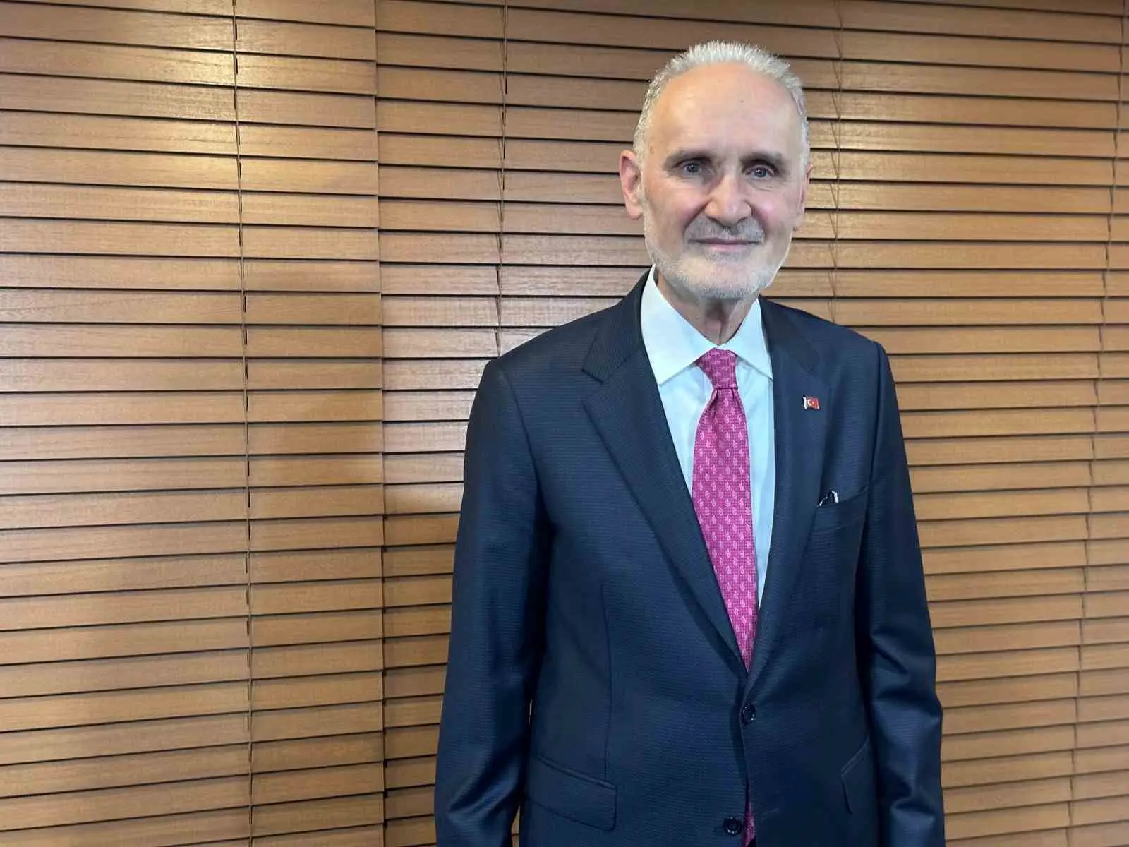 İSTANBULLU ŞİRKETLER, 800 BİNİ AŞKIN ÜYESİYLE TÜRKİYE'NİN EN BÜYÜK ODASI OLAN İTO'DA KENDİLERİNİ 4 YIL BOYUNCA TEMSİL EDECEK MESLEK KOMİTESİ VE MECLİS ÜYELERİNİ SEÇMEK İÇİN BUGÜN SAAT 08.00'DEN İTİBAREN YEŞİLKÖY'DEKİ İSTANBUL FUAR MERKEZİ'NDE SANDIK BAŞINA GİTTİ. İTO BAŞKANI ŞEKİB AVDAGİÇ