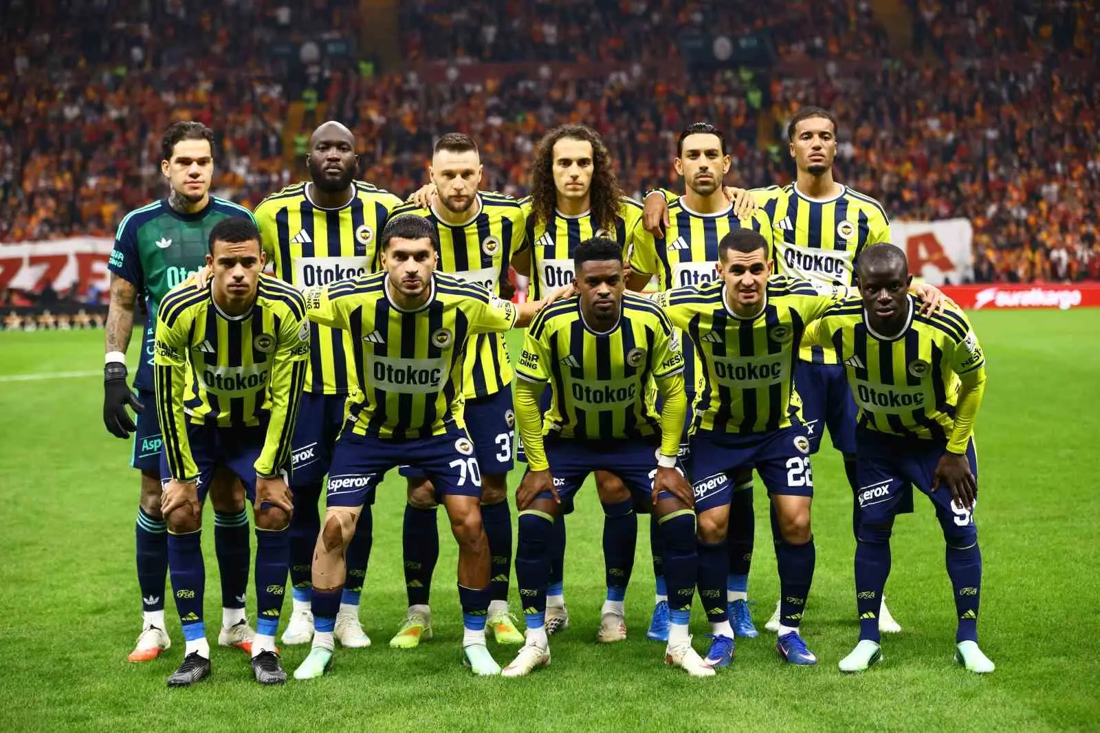FENERBAHÇE MÜCADELEYE; EDERSON, NELSON SEMEDO, MİLAN SKRİNİAR, ARCHİE BROWN, LEVENT MERCAN, MATTEO GUENDOUZİ, N'GOLO KANTE, MASON GREENWOOD, İRFAN CAN KAHVECİ, OĞUZ AYDIN VE ROMELU LUKAKU 11'İ İLE ÇIKTI.