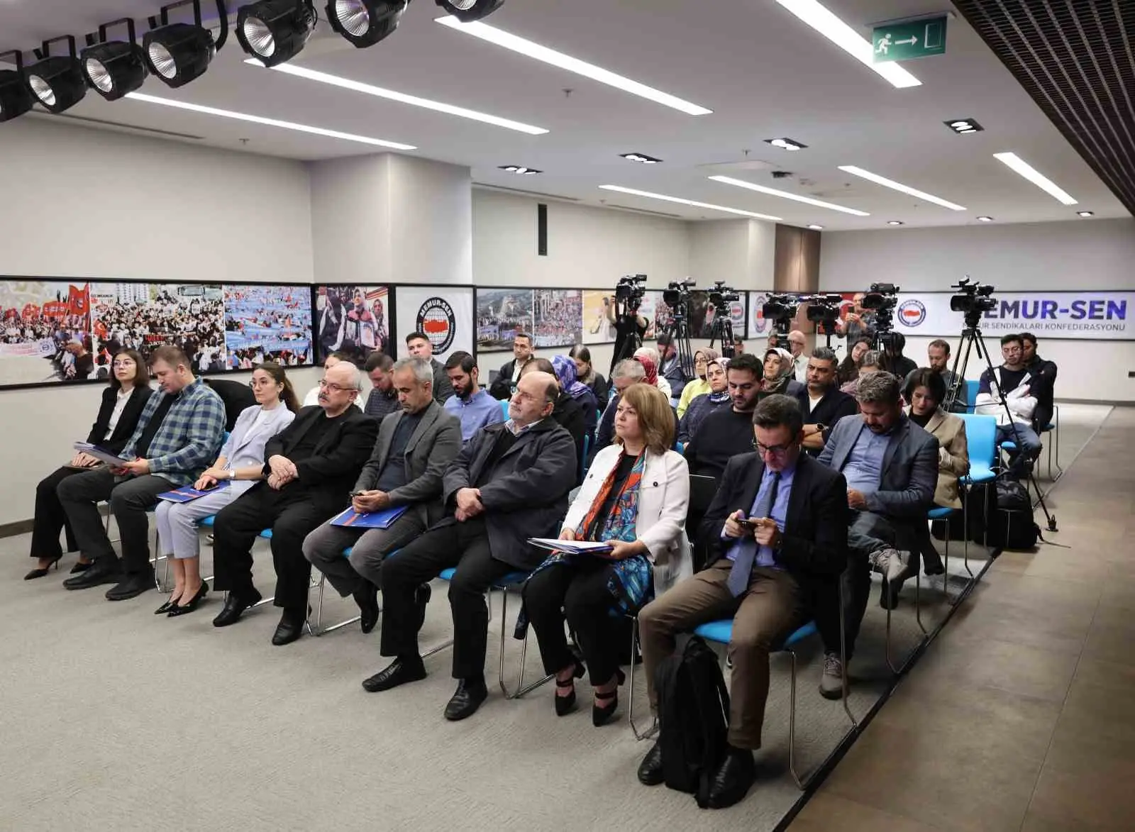EĞİTİM-BİR-SEN, YAKLAŞIK 8 BİN ÖĞRETMEN, ÖĞRENCİ VE VELİNİN KATILIMIYLA GERÇEKLEŞTİRDİĞİ ‘GÜVENLİ OKUL VE AKRAN ZORBALIĞI: TÜRKİYE'DE MEVCUT DURUM, RİSK FAKTÖRLERİ VE POLİTİKA ÖNERİLERİ' BAŞLIKLI ARAŞTIRMANIN SONUÇLARINI AÇIKLADI.