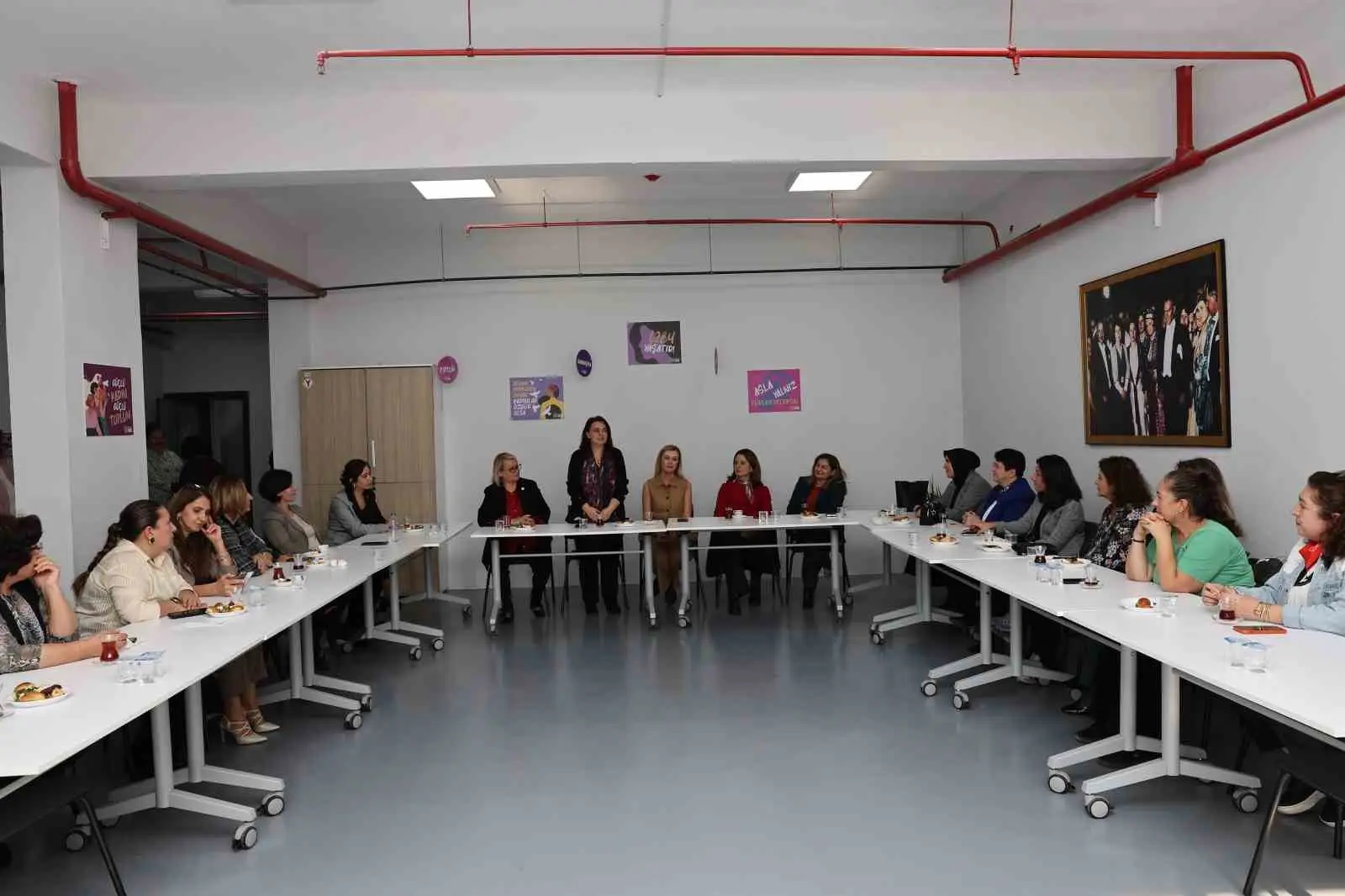 NİLÜFER’DE 26 EKİM KADIN MUHTARLAR GÜNÜ DOLAYISIYLA DÜZENLENEN ETKİNLİKTE KADIN MUHTARLAR BİR ARAYA GELDİ.