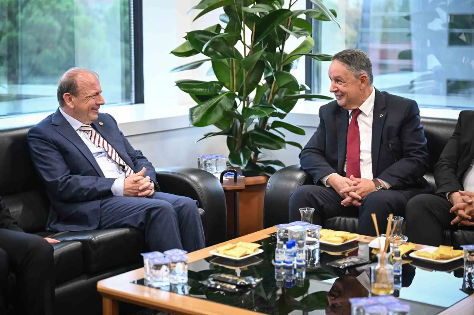 BÜYÜK BİRLİK PARTİSİ (BBP) GENEL BAŞKAN YARDIMCISI VE EKONOMİ VE KALKINMADAN SORUMLU EKREM ALFATLI, BURSA TİCARET VE SANAYİ ODASI (BTSO) YÖNETİM KURULU BAŞKANI ÖZER MATLI VE YENİ YÖNETİMİNE HAYIRLI OLSUN ZİYARETİNDE BULUNDU.