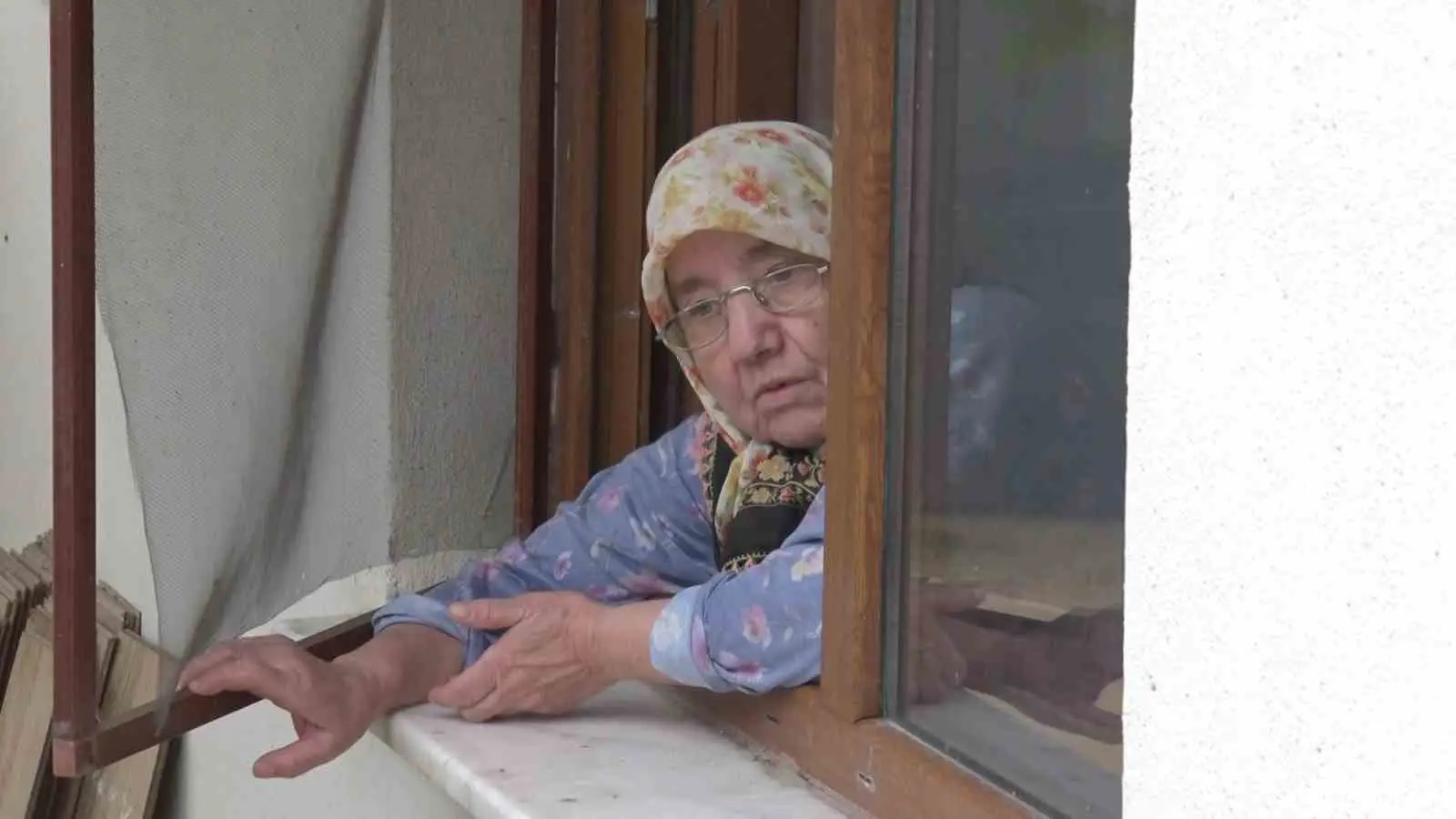İÇERDE MAHSUR KALAN EMİNE BEYKOZ
