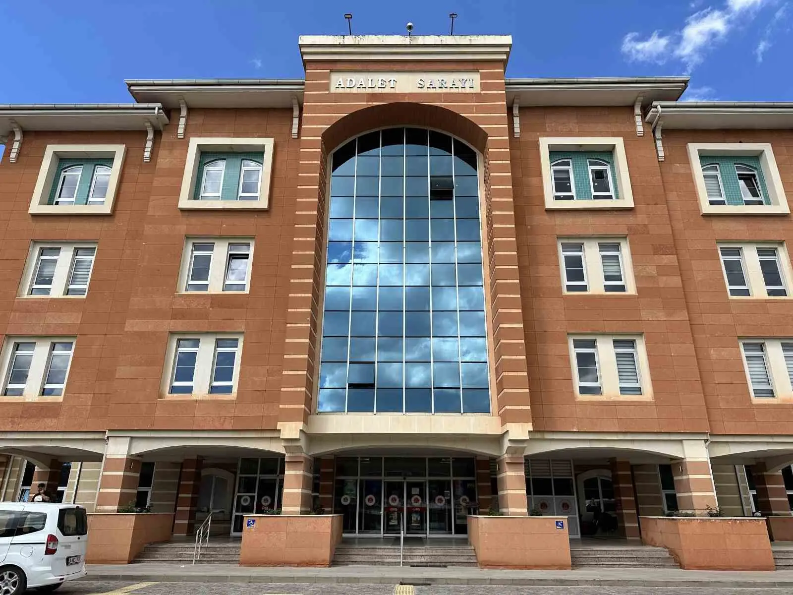 KASTAMONU’NUN DEVREKANİ İLÇESİNDE ZİHİNSEL ENGELLİ YEĞENİNE CİNSEL İSTİSMARDA BULUNDUĞU GEREKÇESİYLE YARGILANAN DAYISI, 24 YIL HAPİS CEZASINA ÇARPTIRILDI.