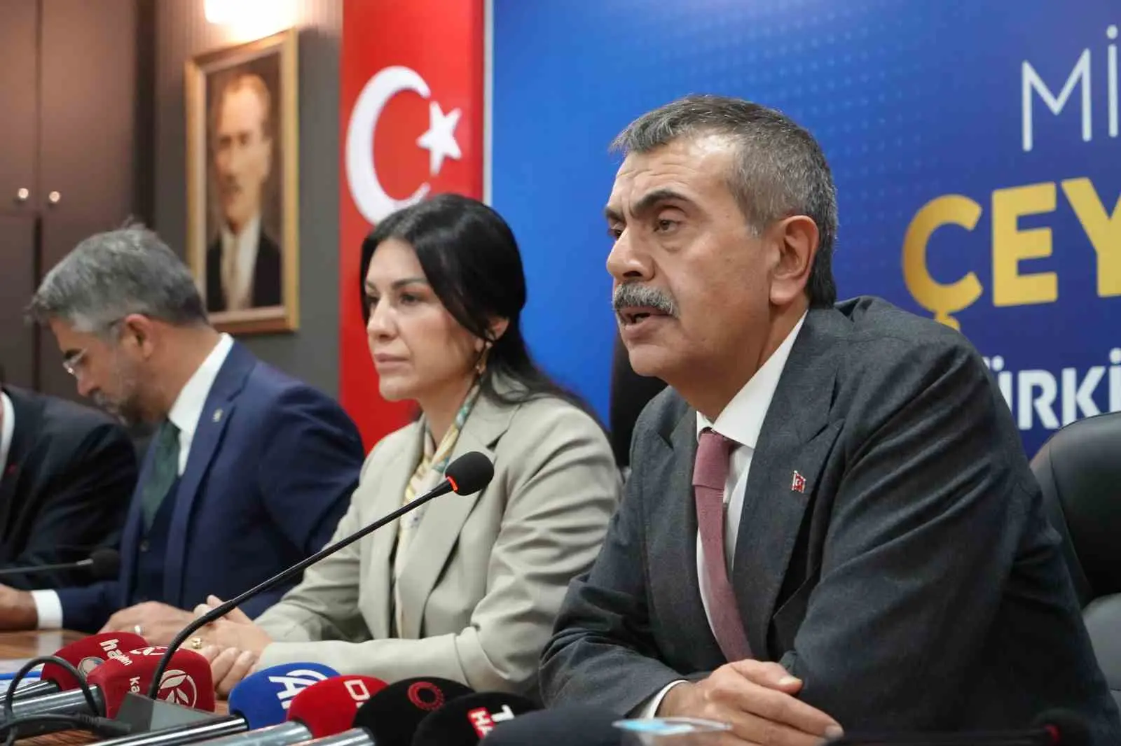 MİLLİ EĞİTİM BAKANI YUSUF TEKİN, AK PARTİ ERZURUM İL BAŞKANLIĞI’NDA BASIN MENSUPLARINA AÇIKLAMALARDA BULUNDU.