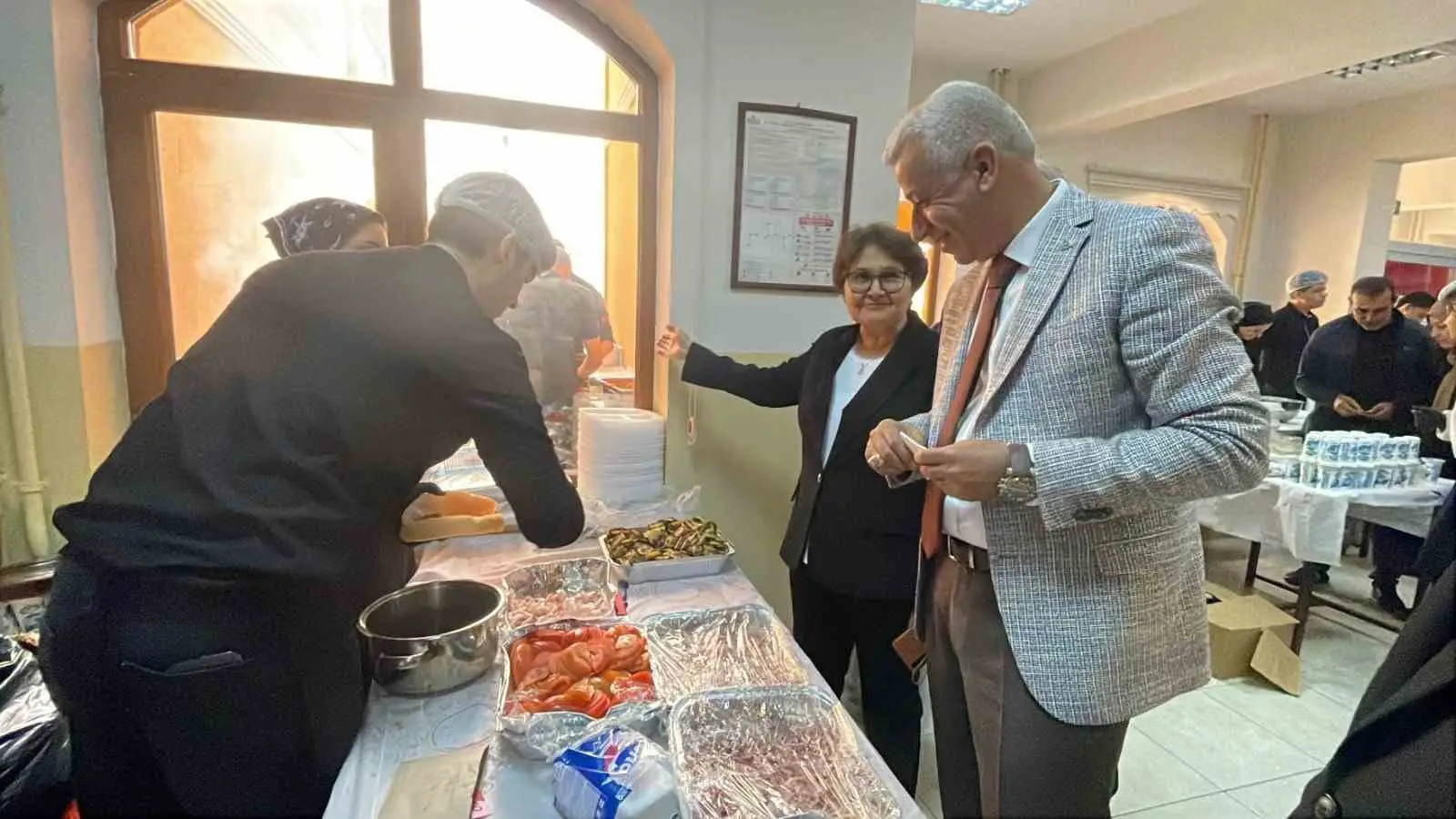KARAMAN HATUNİYE TURİZM MESLEKİ VE TEKNİK ANADOLU LİSESİ TARAFINDAN 29 EKİM CUMHURİYET BAYRAMI DOLAYISIYLA DÜZENLENEN PANAYIRDA, ÖĞRENCİLERİN HAZIRLADIĞI ÜRÜNLER ZİYARETÇİLERİN BEĞENİSİNE SUNULDU.