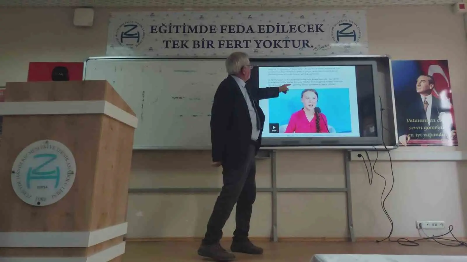 SÜRDÜRÜLEBİLİRLİK VE ÇEVRE BİLİNCİ ODAKLI ÇALIŞMALARINI SÜRDÜREN HASTAVUK, ZÜBEYDE HANIM KIZ MESLEKİ VE TEKNİK ANADOLU LİSESİ ÖĞRENCİLERİNE YÖNELİK KAPSAMLI BİR BİLGİLENDİRME PROGRAMI DÜZENLEDİ. ETKİNLİKTE, YAKLAŞAN COP31 İKLİM ZİRVESİ ÖNCESİNDE İKLİM KRİZİNE DİKKAT ÇEKİLDİ.