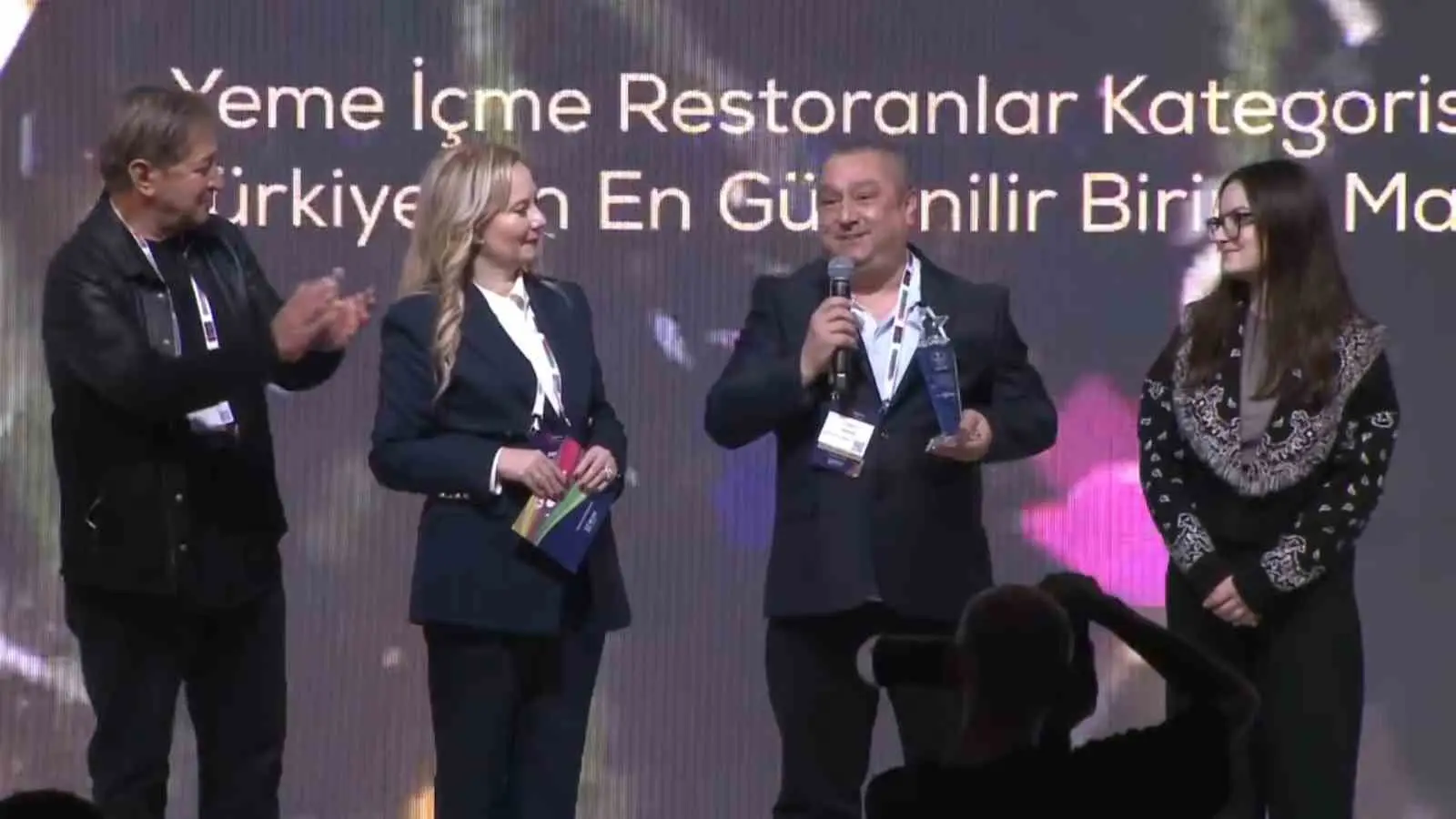 TÜRKİYE'NİN EN GÜVENİLİR MARKALARININ BELİRLENDİĞİ TRUSTED BRANDS 2026 ARAŞTIRMASINDA KÖFTECİ YUSUF, YEME-İÇME RESTORANLAR KATEGORİSİNDE ZİRVEDE YER ALDI. TÜRKİYE GENELİNDE 320'Yİ AŞKIN ŞUBESİ VE 22 BİNDEN FAZLA ÇALIŞANIYLA HİZMET VEREN KÖFTECİ YUSUF, ULAŞILABİLİR FİYAT POLİTİKASI, HIZLI SERVİS ANLAYIŞI VE ÜRÜN KALİTESİNE VERDİĞİ ÖNEMLE SEKTÖRÜNÜN EN GÜVENİLİR MARKASI SEÇİLDİ.