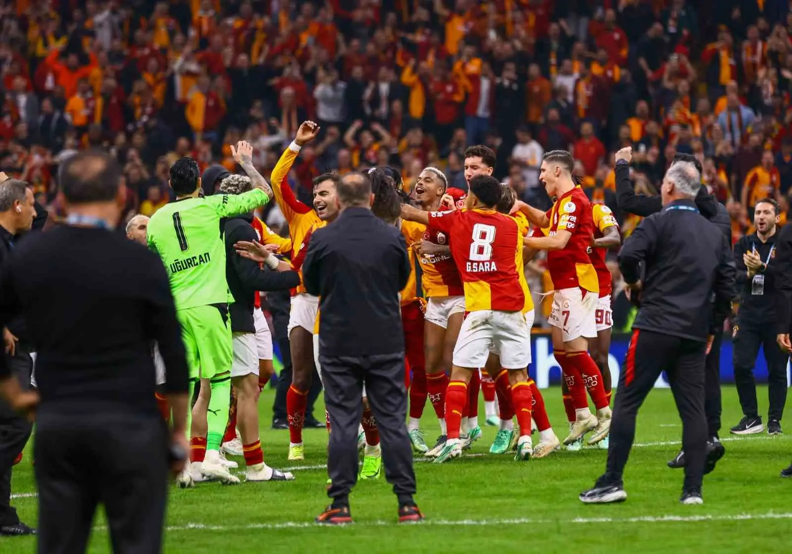 GALATASARAY, FENERBAHÇE İLE TRENDYOL SÜPER LİG'DE OYNADIĞI 5 KARŞILAŞMADA 3 GALİBİYET, 2 BERABERLİK ALDI.