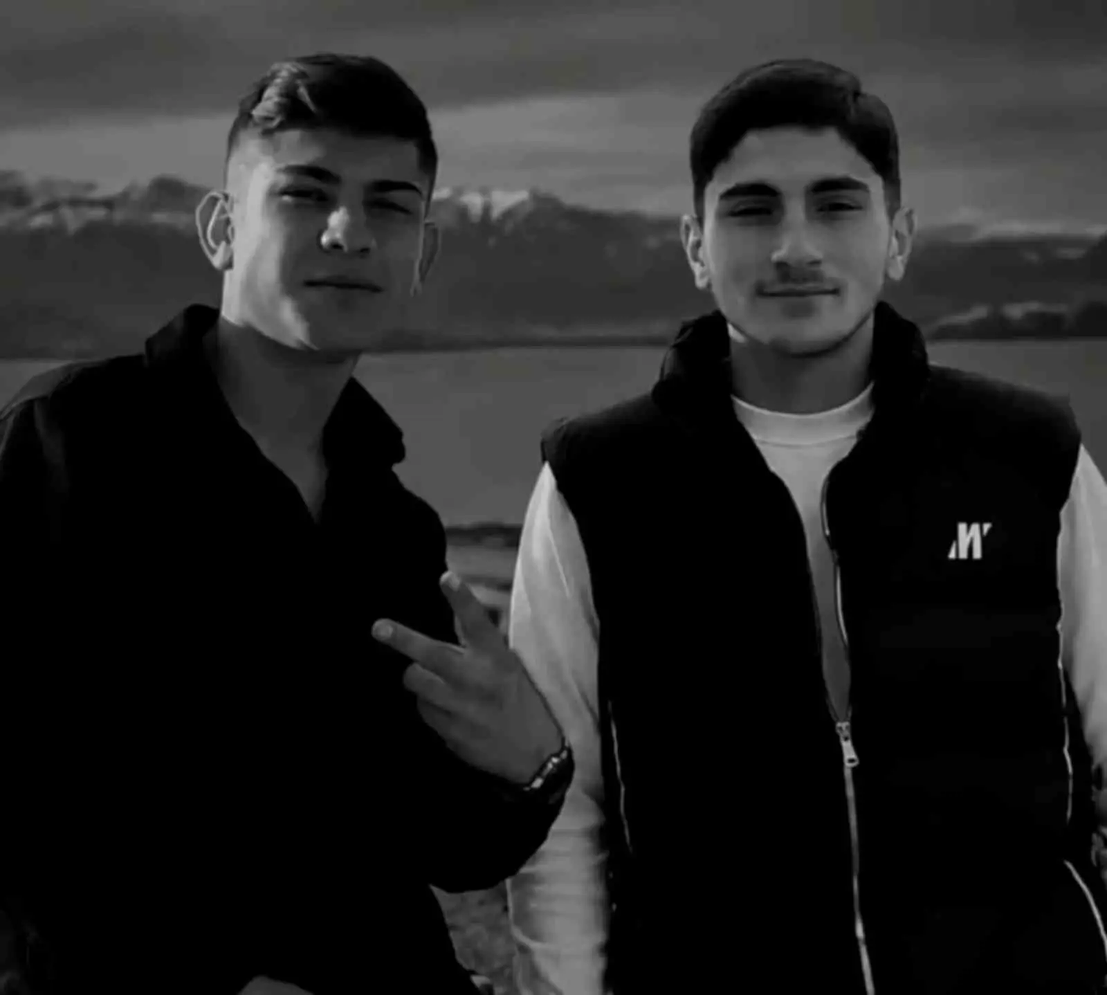 VAN’IN GEVAŞ İLÇESİNDE DÜN GECE SAATLERİNDE MEYDANA GELEN KORKUNÇ KAZADA HAYATINI KAYBEDEN 2 GENCİN KİMLİKLERİ BELLİ OLDU