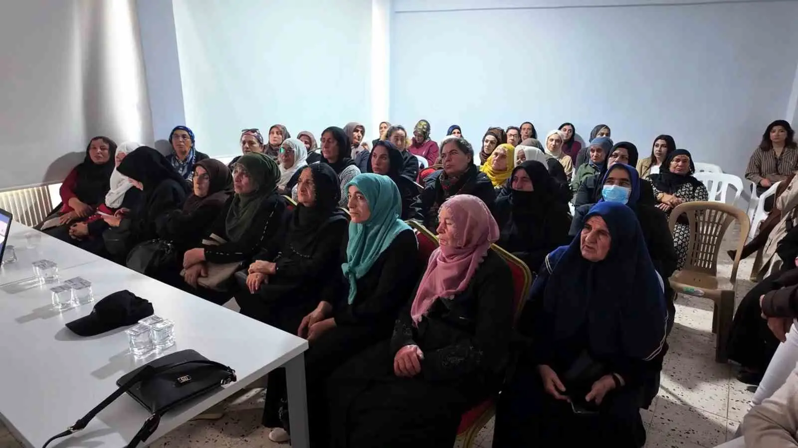 ELAZIĞ'IN KARAKOÇAN İLÇESİNDEKİ MEDİLİNES HASTANESİ TARAFINDAN MEME KANSERİNE YÖNELİK SEMİNER DÜZENLENDİ.