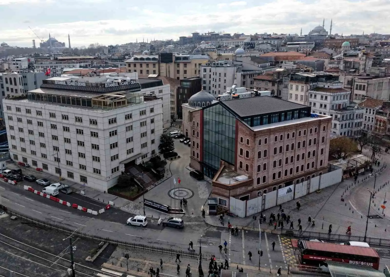 İSTANBUL TİCARET ODASI'NIN (İTO) GELECEK 4 YIL GÖREV YAPACAK MECLİS VE KOMİTE ÜYELERİNİ BELİRLEYECEK SEÇİMLER BUGÜN GERÇEKLEŞTİRİLİYOR.