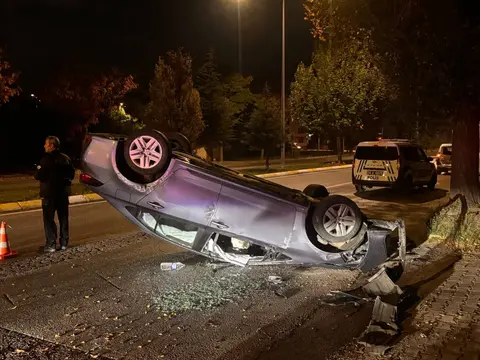 ERZİNCAN’DA HAFİF TİCARİ ARAÇ İLE OTOMOBİLİN ÇARPIŞMASI SONUCU MEYDANA GELEN KAZADA 1 KİŞİ YARALANDI