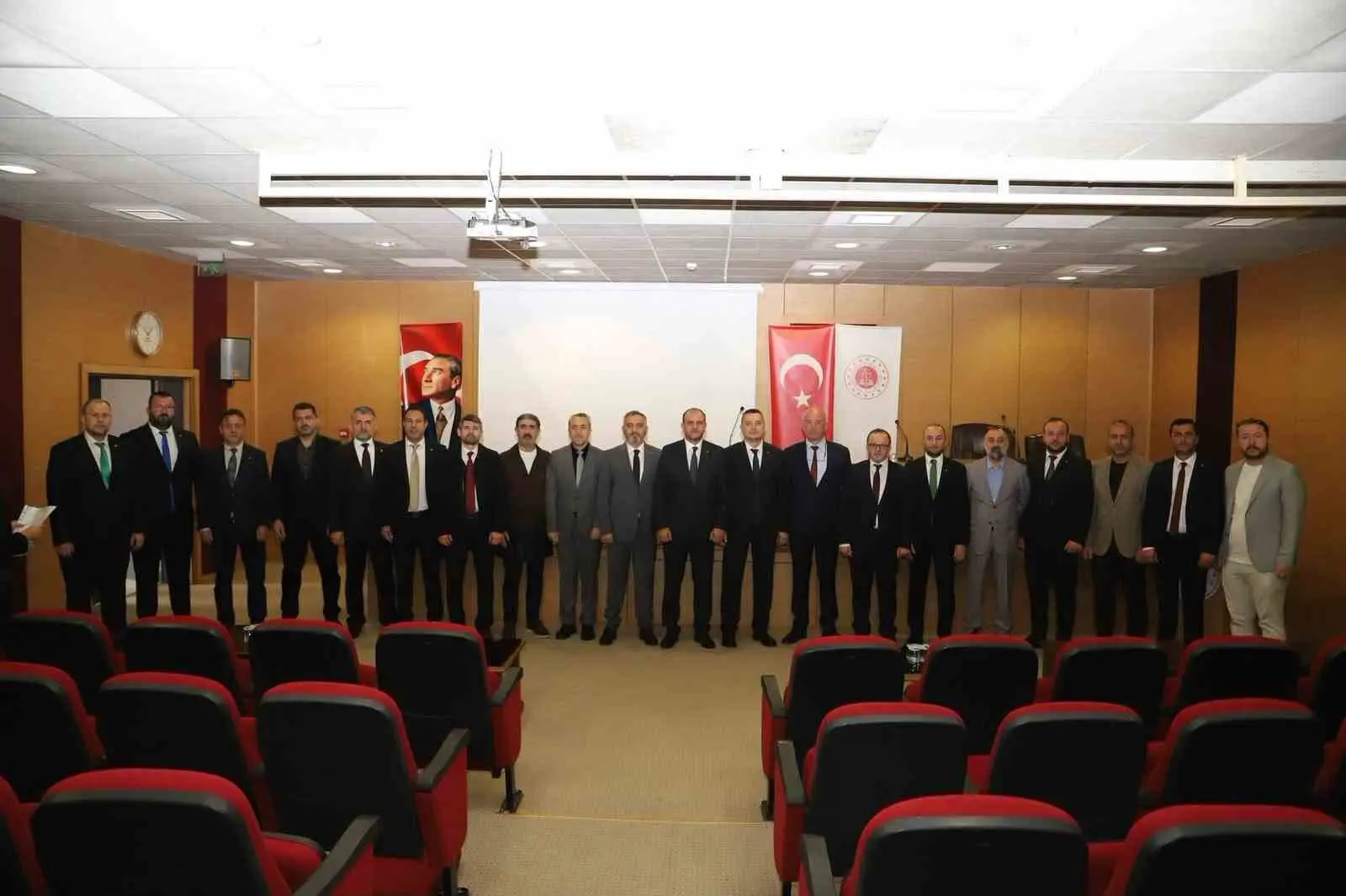 DÜZCE TİCARET VE SANAYİ ODASI’NDA (DTSO) 18 EKİM 2026 VE 24 EKİM 2026 TARİHLERİNDE GERÇEKLEŞEN SEÇİMLER SONUCUNDA 2026-2030 DÖNEMİ İÇİN SEÇİLEN YÖNETİM KURULU VE MECLİS ÜYELERİ, DÜZCE ADLİYESİ’NDE DÜZENLENEN TÖRENLE MAZBATALARINI ALARAK RESMEN GÖREVE BAŞLADI.