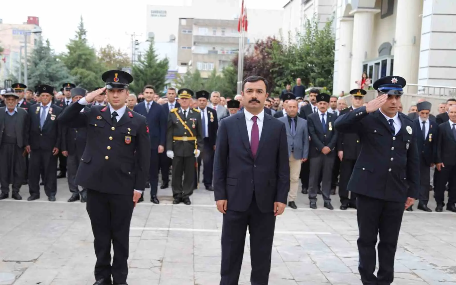 KAHTA’DA CUMHURİYET’İN 103. YIL DÖNÜMÜ TÖRENLE KUTLANDI