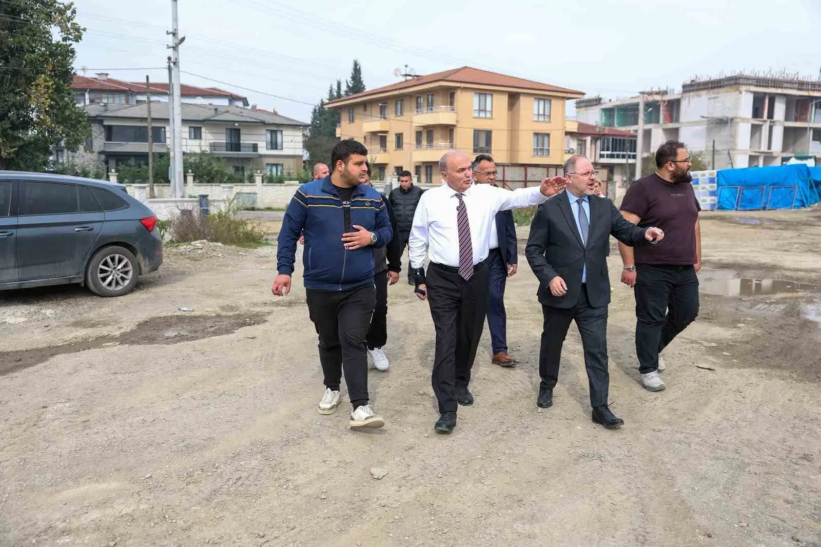 DÜZCE BELEDİYE BAŞKANI DR. FARUK ÖZLÜ’NÜN “DÜZCE İÇİN 100 PROJE” ÇALIŞMALARI ARASINDA YER ALAN 19 MAYIS SPOR KAMPÜSÜ’NDE SONA YAKLAŞILIYOR. SPOR SALONU VE SOSYAL TESİSİN İNŞAAT ÇALIŞMALARI DEVAM EDERKEN, KAMPÜSÜN ÇEVRE DÜZENLEMESİ DE EŞ ZAMANLI OLARAK GERÇEKLEŞTİRİLİYOR.