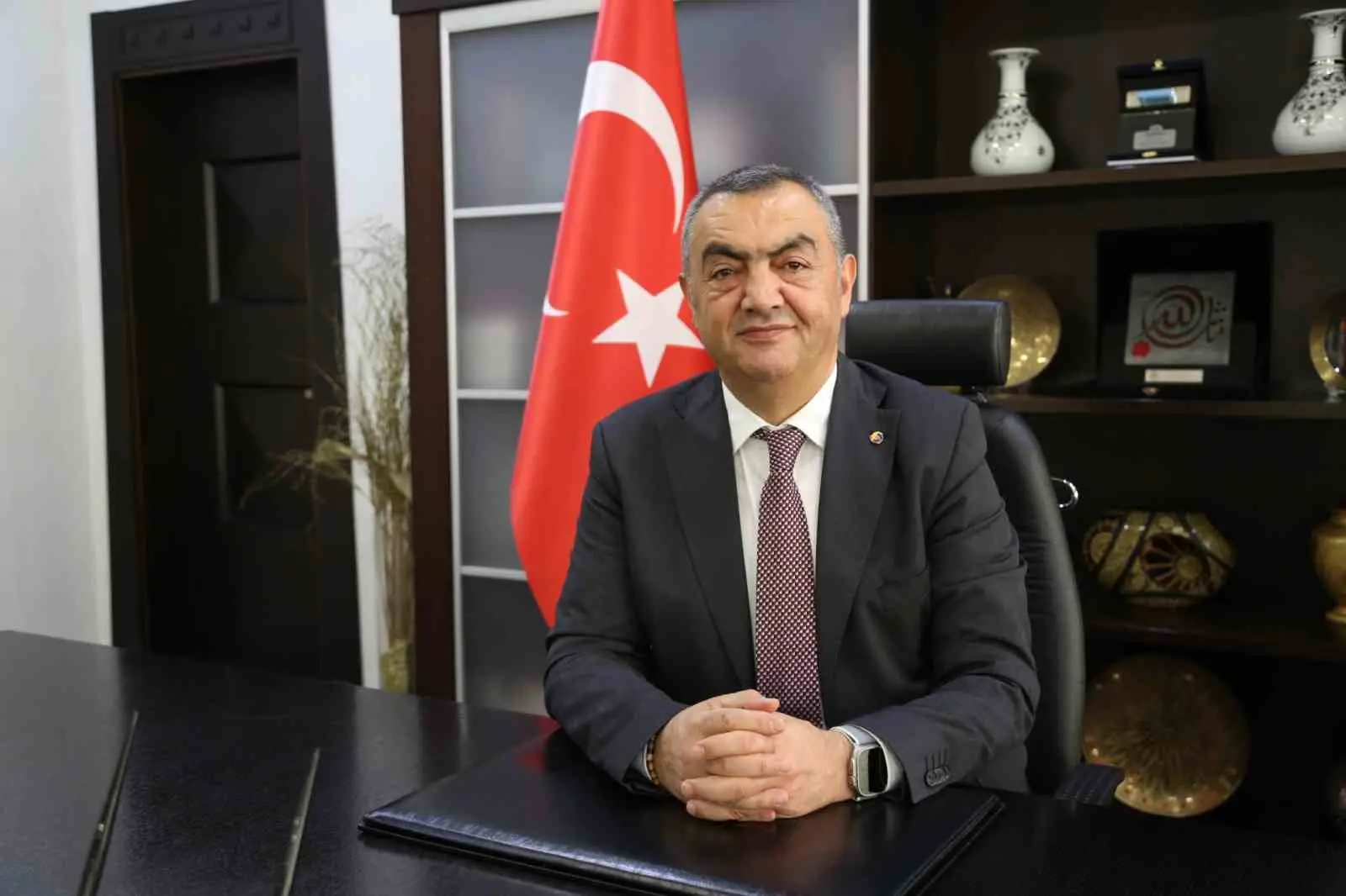 KAYSERİ SANAYİ ODASI (KAYSO) YÖNETİM KURULU BAŞKANI MEHMET BÜYÜKSİMİTCİ, KAYSERİ’NİN EYLÜL AYI İHRACATININ GEÇEN YILIN AYNI AYINA GÖRE YÜZDE 10,04 ARTARAK 355,2 MİLYON DOLARA ULAŞTIĞINI BELİRTEREK, İHRACATTAKİ ARTIŞIN YIL SONU BEKLENTİLERİNİ OLUMLU YÖNDE ETKİLEDİĞİNİ SÖYLEDİ.