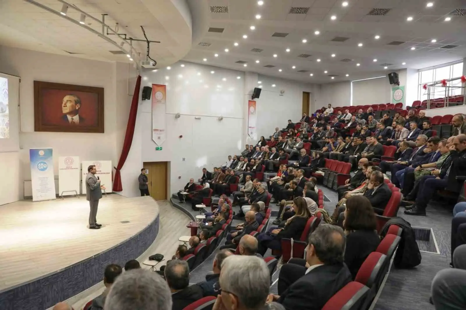 KÜTAHYA’DA 43 ADIM PROJESİ İÇİN OKUL MÜDÜRLERİ BİR ARAYA GELDİ