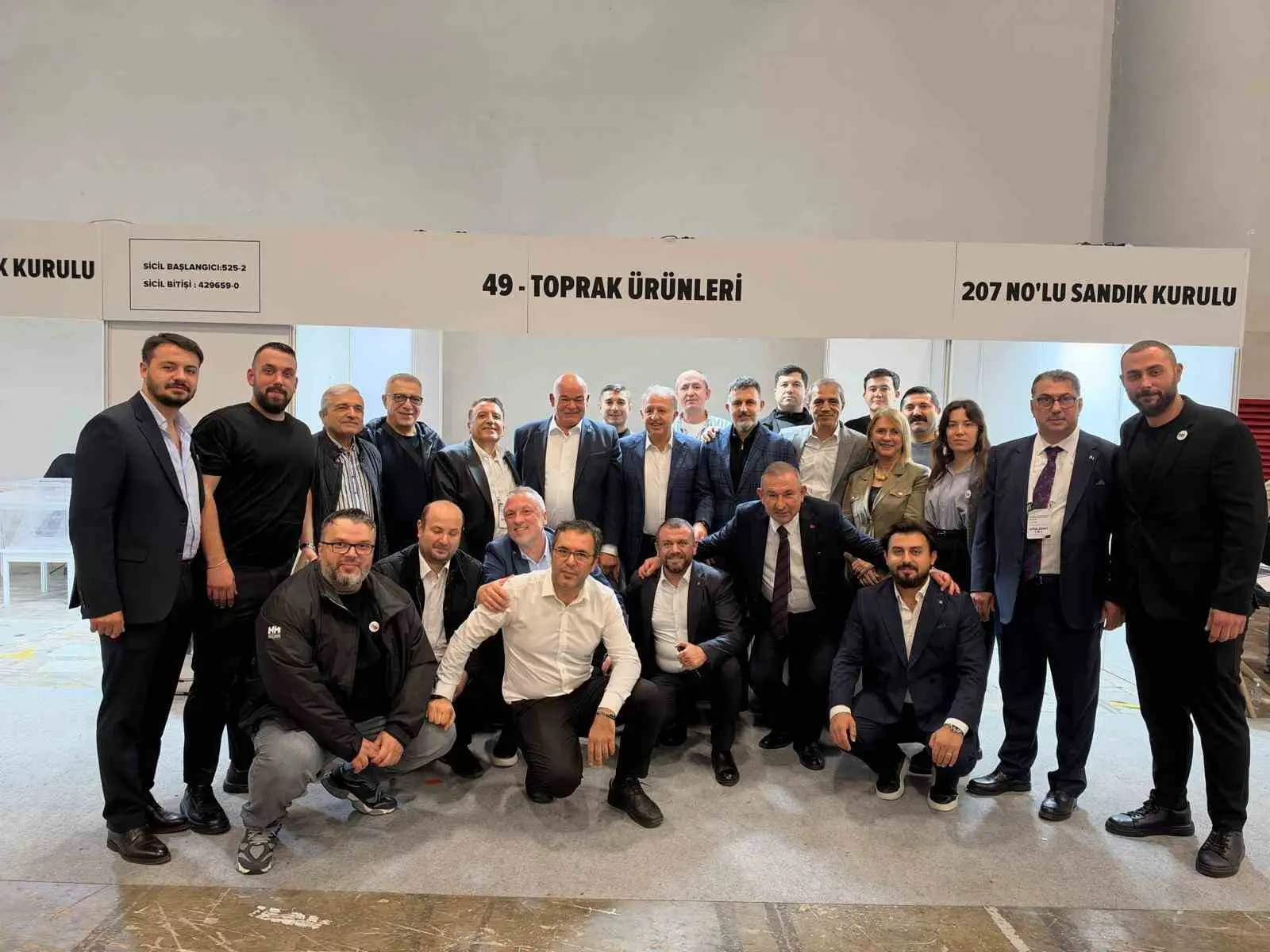 İSTANBUL TİCARET ODASI'NIN (İTO) 22. DÖNEM ORGAN SEÇİMLERİ KAPSAMINDA GERÇEKLEŞTİRİLEN 49. GRUP TOPRAK ÜRÜNLERİ MESLEK KOMİTESİ SEÇİMLERİNDE YENİDEN İTO MECLİS ÜYESİ VE MESLEK KOMİTESİ ÜYESİ SEÇİLEN SİNPAŞ GYO YÖNETİM KURULU BAŞKAN VEKİLİ AHMET ÇELİK, "SEKTÖRÜMÜZÜN GELİŞİMİ İÇİN HEP BİRLİKTE ÇALIŞACAĞIZ" DEDİ.