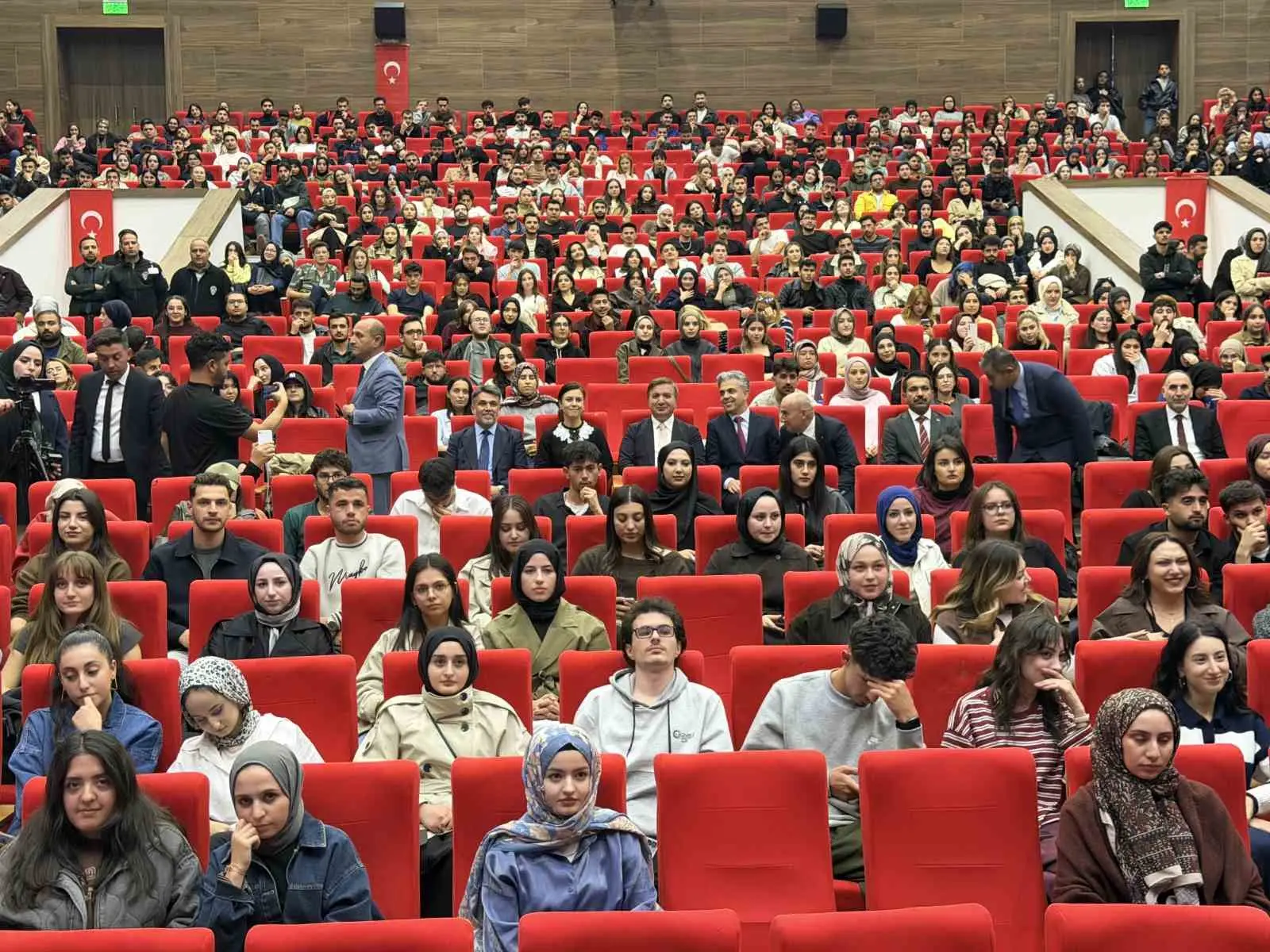 GENÇLİK PROGRAMI KAPSAMINDA ERZİNCAN BİNALİ YILDIRIM ÜNİVERSİTESİNDE (EBYÜ) İSTİHDAM EDİLECEK 869 ÖĞRENCİ İÇİN KURA ÇEKİMİ GERÇEKLEŞTİRİLDİ. NOTER HUZURUNDA YAPILAN KURA ÇEKİMİNDE PROGRAMA KATILACAK ASİL ADAYLAR BELİRLENDİ