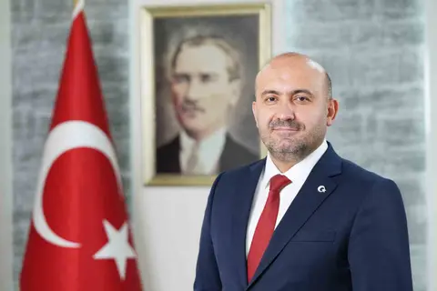 AK PARTİ ESKİŞEHİR İL BAŞKANI GÜRHAN ALBAYRAK, 29 EKİM CUMHURİYET BAYRAMI VE CUMHURİYETİN İLANININ 103. YIL DÖNÜMÜ DOLAYISIYLA KAPSAMLI BİR KUTLAMA MESAJI YAYIMLADI.