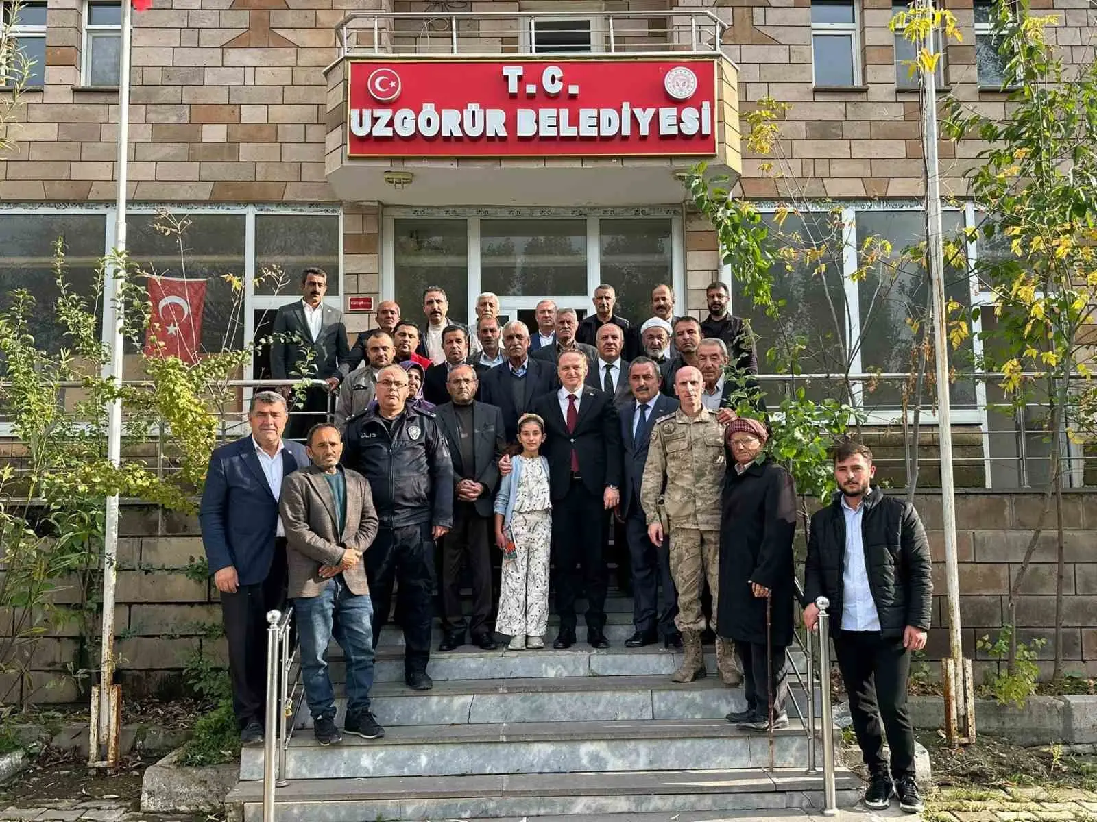 MUŞ'UN BULANIK KAYMAKAMI ÖMER ÖVÜNÇ KOŞANSU, ERENTEPE VE UZGÖRÜR BELDELERİNİ ZİYARET EDEREK BELEDİYE ÇALIŞMALARI HAKKINDA BİLGİ ALDI.