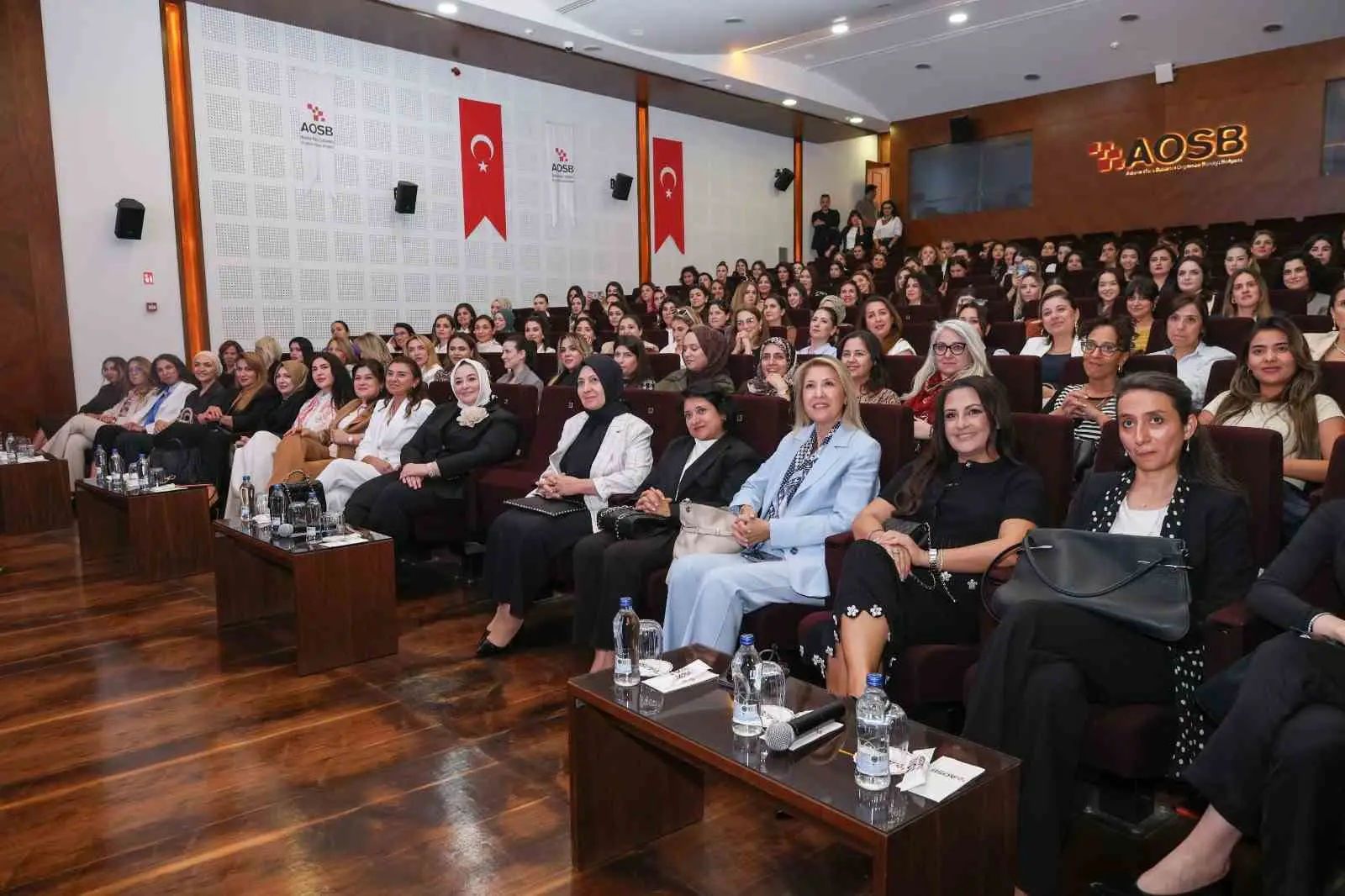 ADANA HACI SABANCI ORGANİZE SANAYİ BÖLGESİ (AOSB) KADIN SANAYİCİLER PLATFORMU KOORDİNASYONUNDA “KADIN LİDERİN GÜCÜ VE KİŞİSEL MARKA YÖNETİMİ” ETKİNLİĞİ DÜZENLENDİ.