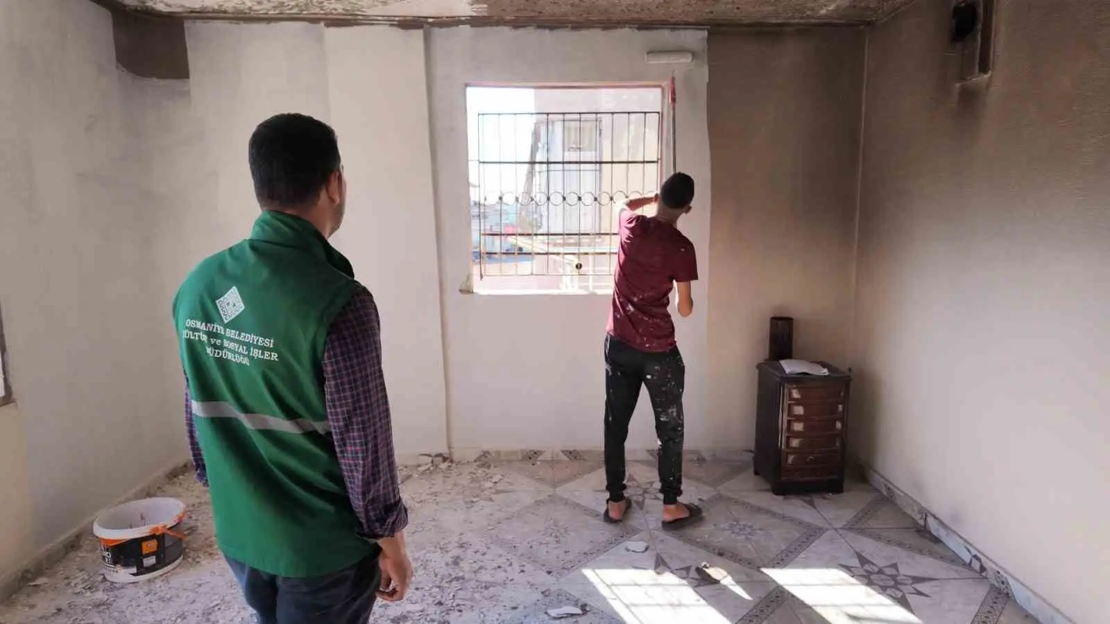 EVDE BOYA, BADANA, TADİLAT VE TAMİRAT ÇALIŞMALARI BAŞLATILDI.
